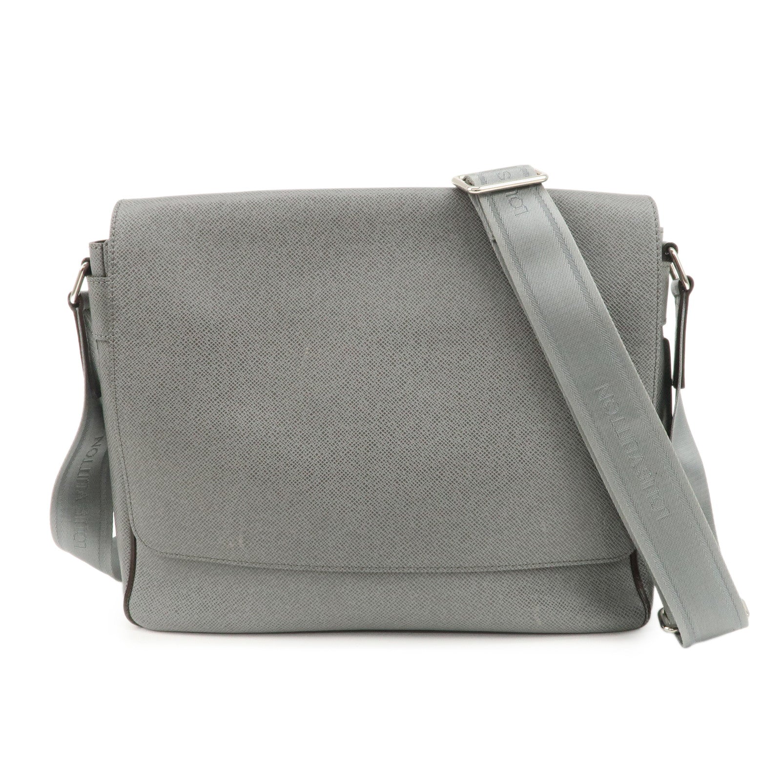 Louis-Vuitton-Taiga-Roman-MM-Shoulder-Bag-Gracie-M32623