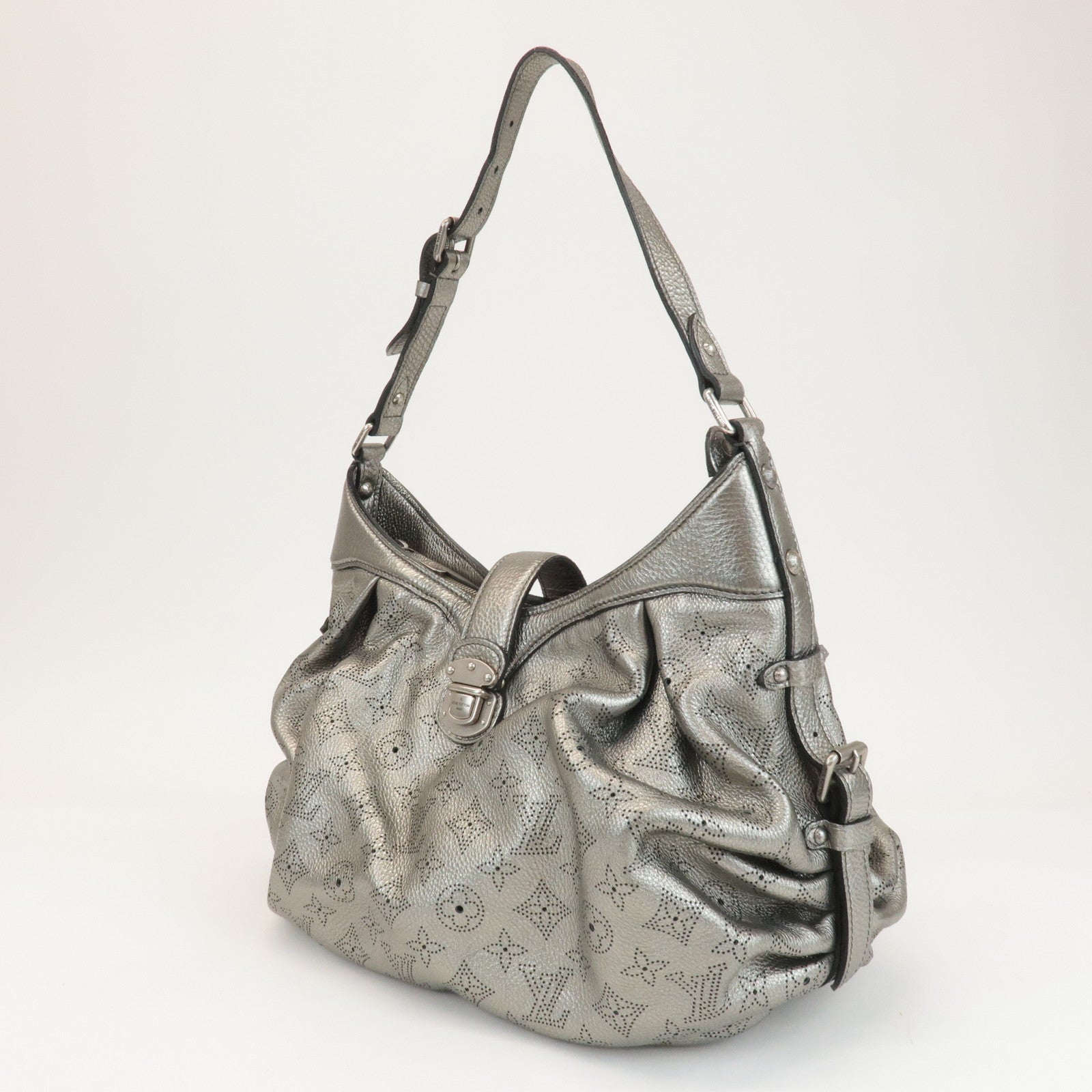 Louis Vuitton Monogram Mahina XS Shoulder Bag Metallic Silver M95718 Used