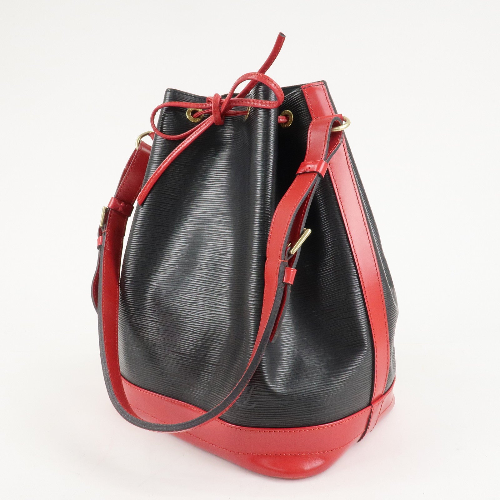 Louis Vuitton Epi Noe Shoulder Bag Noir Castilian Red M44017 Used