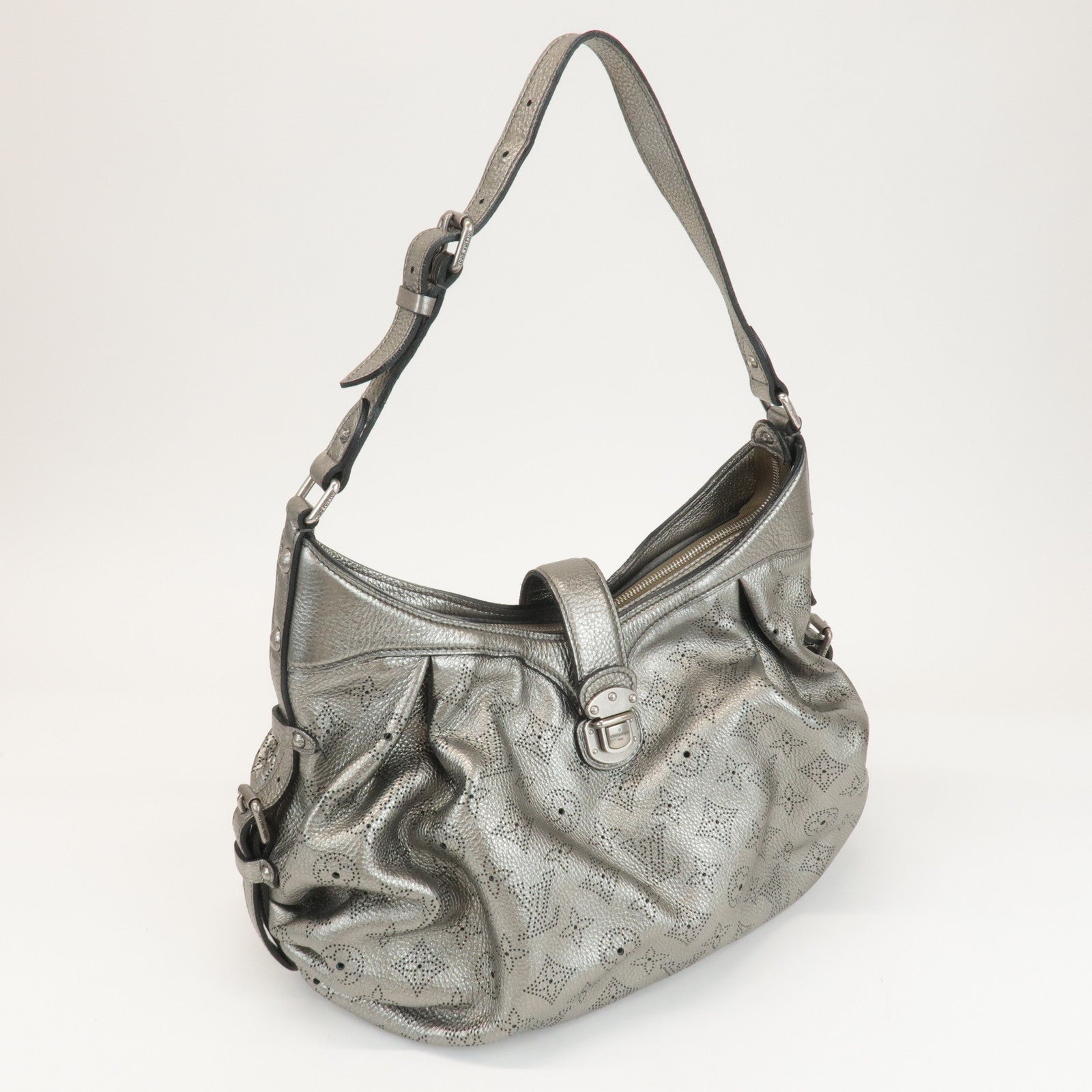 Louis Vuitton Monogram Mahina XS Shoulder Bag Metallic Silver M95718 Used