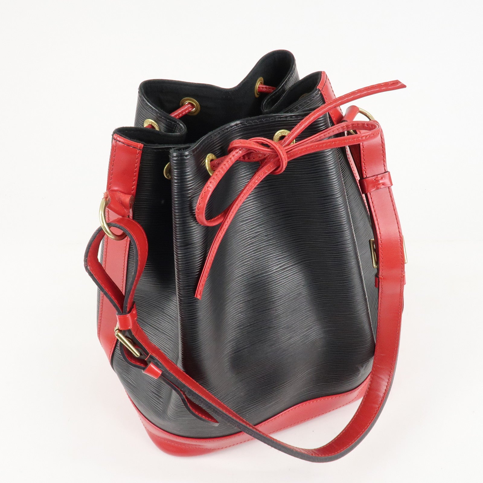 Louis Vuitton Epi Noe Shoulder Bag Noir Castilian Red M44017 Used