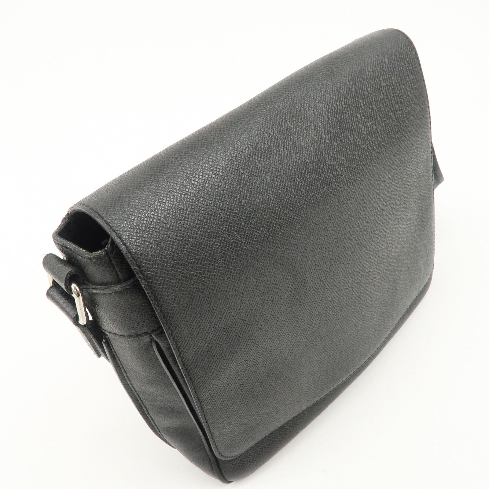 Louis Vuitton Taiga Milo Shoulder Bag Crossbody Bag Glacier M32631 Used