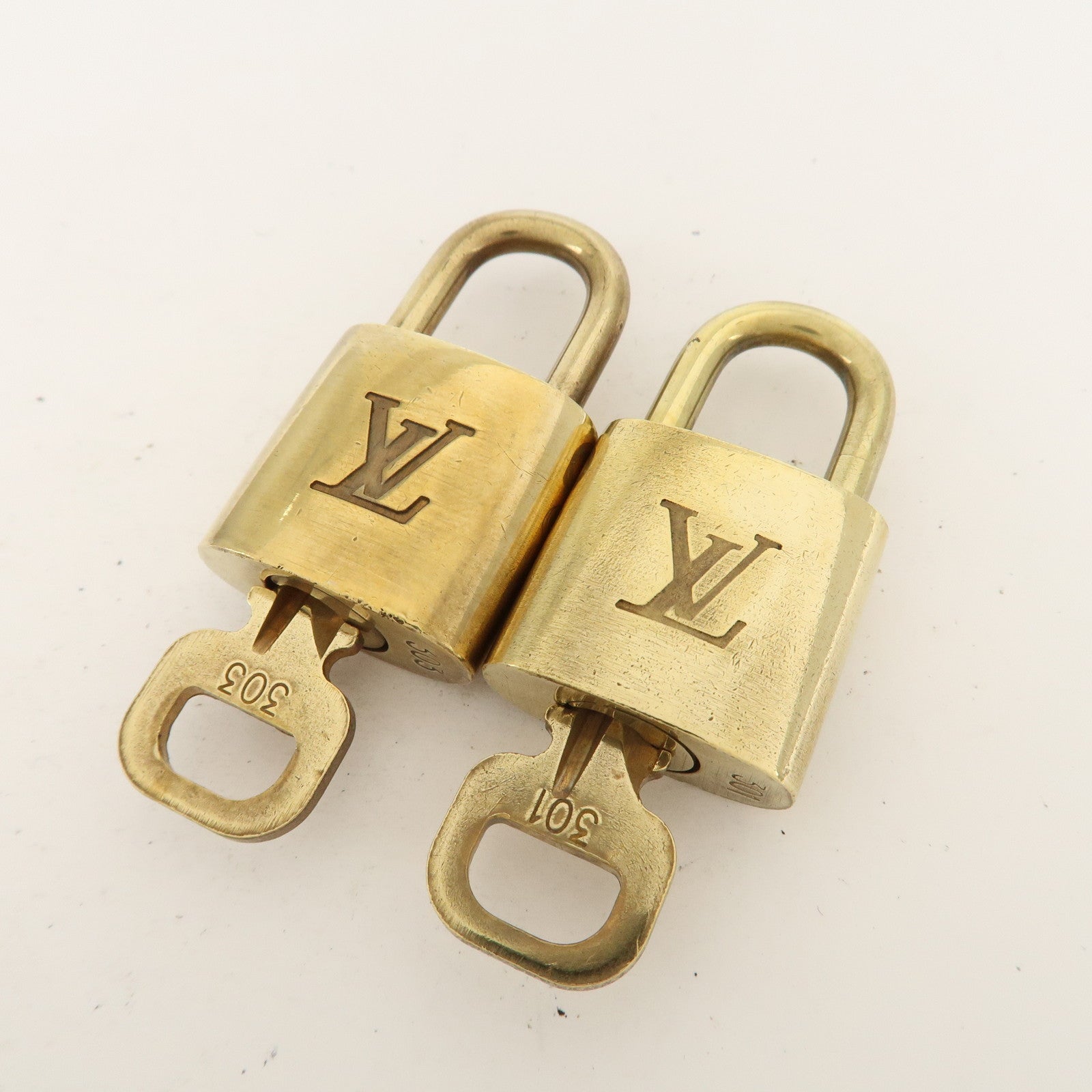 Louis Vuitton Set of 10 Lock & Key Cadena Key Lock Metal Gold Used