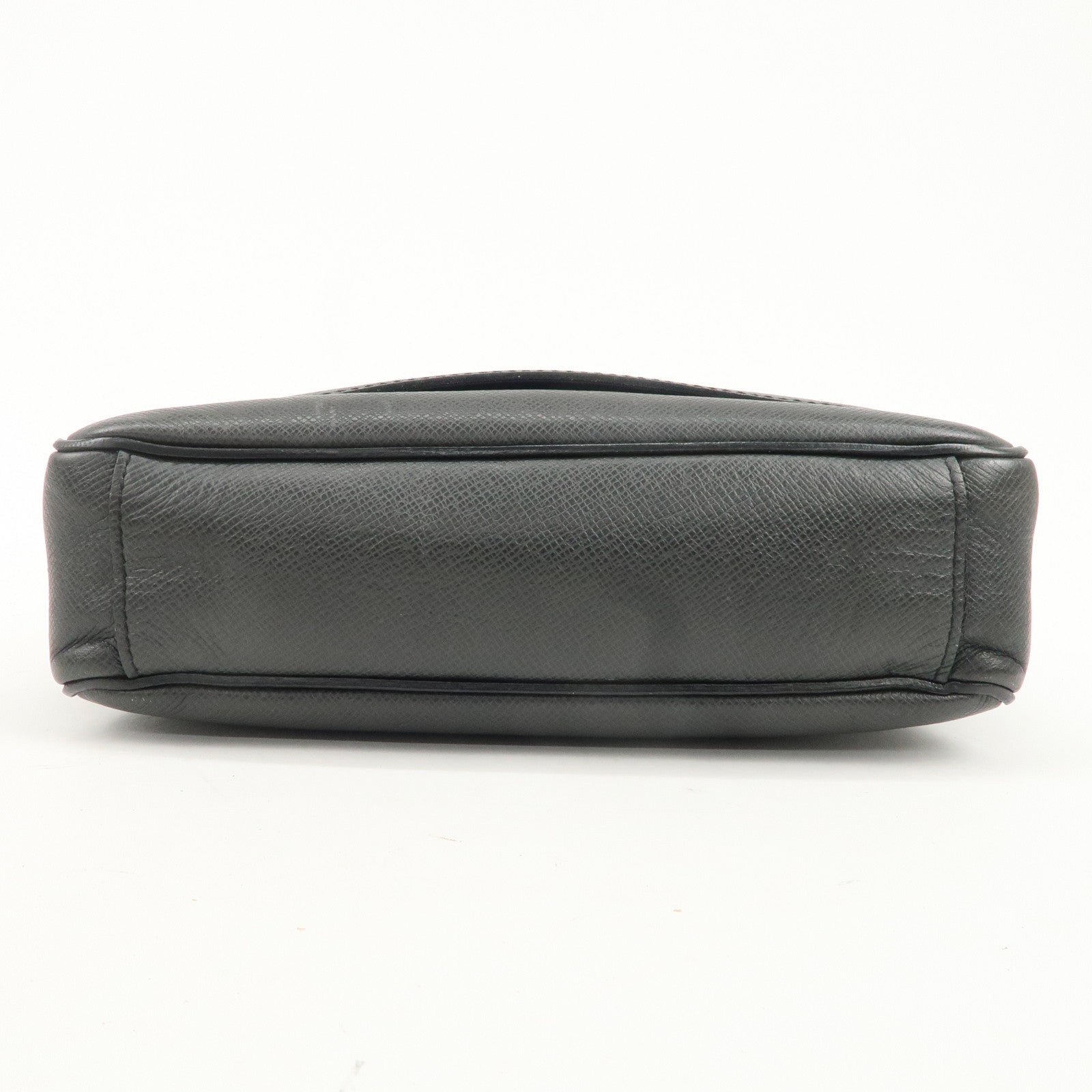 Louis Vuitton Taiga Milo Shoulder Bag Crossbody Bag Glacier M32631 Used