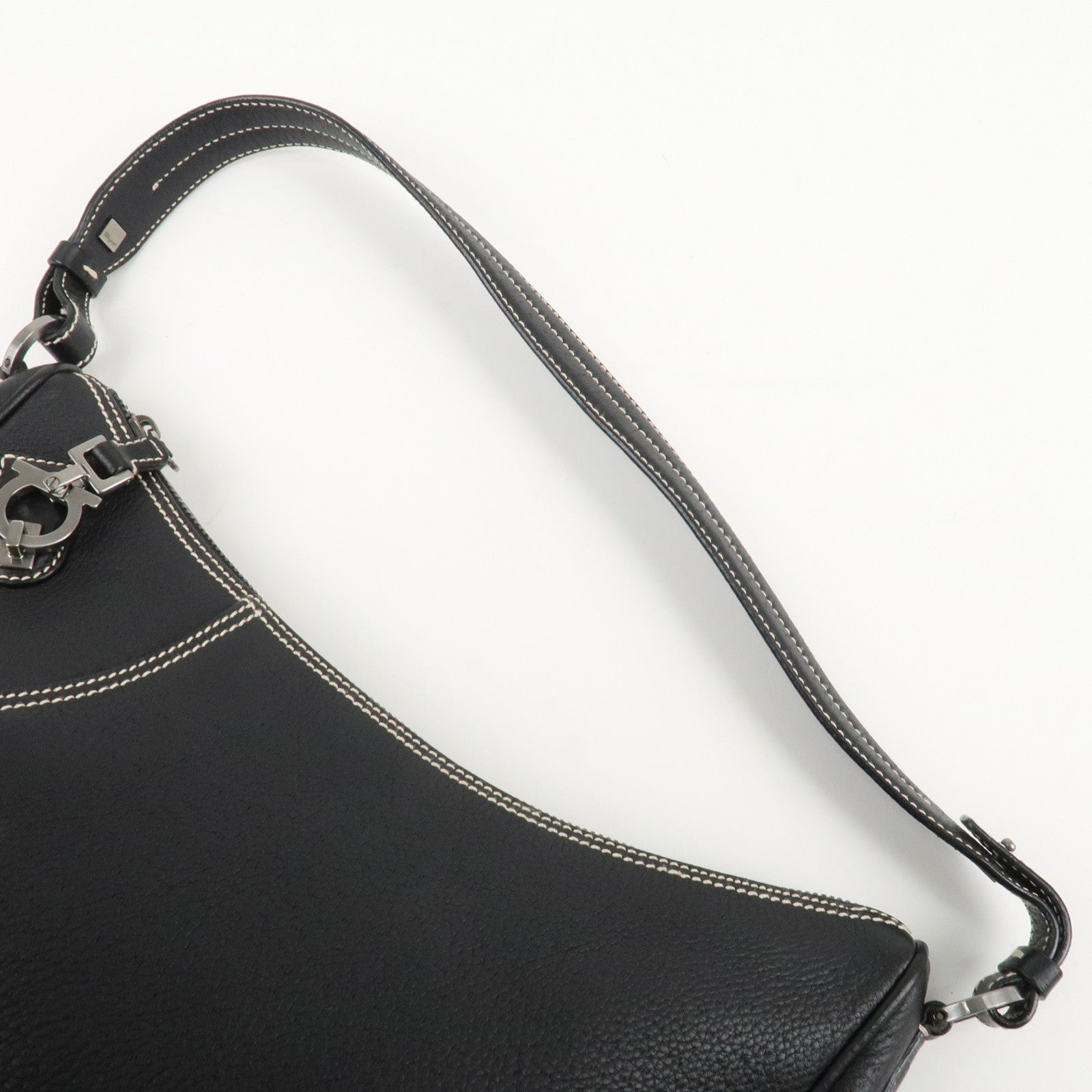 Salvatore Ferragamo Gancini Leather Shoulder Bag AF-21 3754 Used