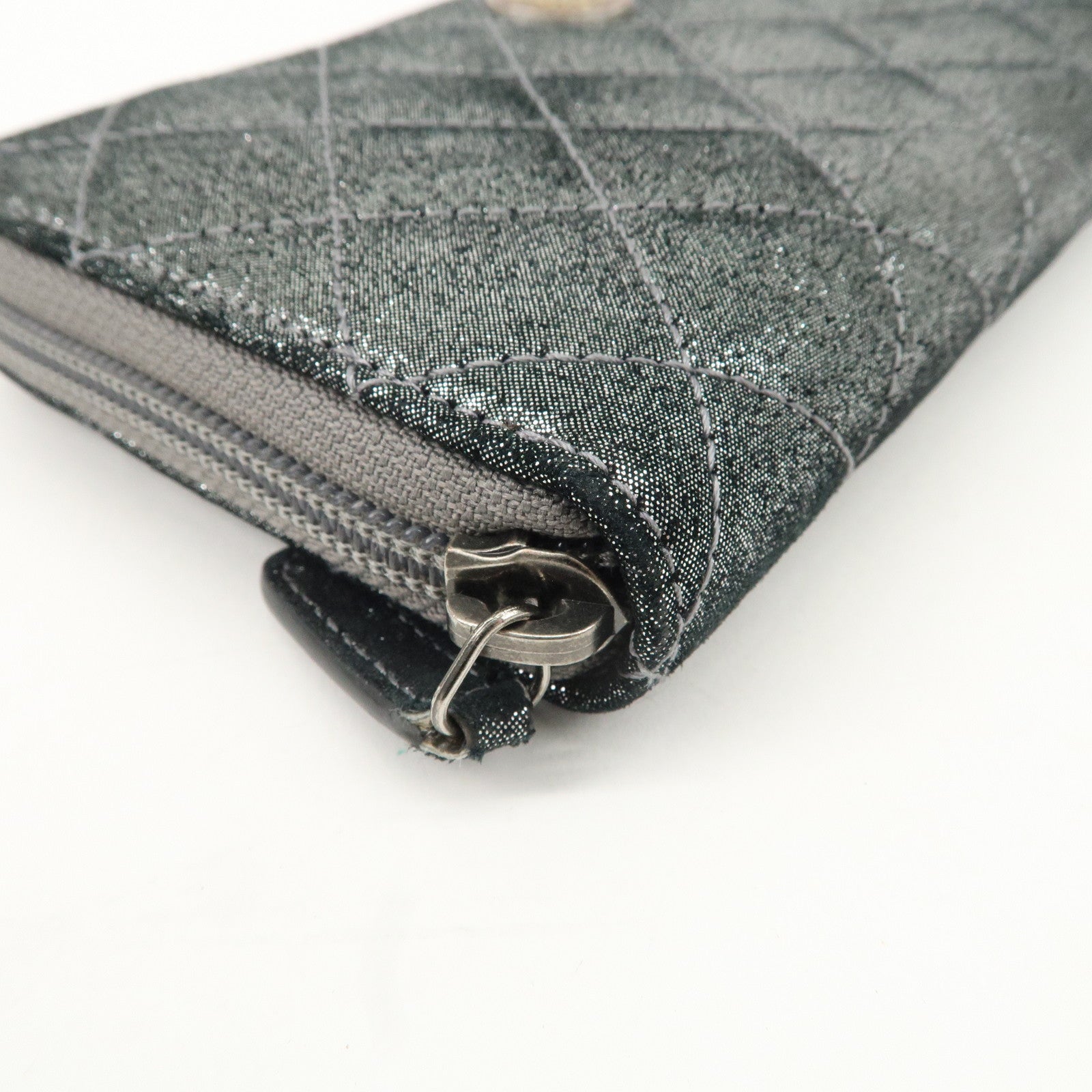 CHANEL Matelasse Glitter Lambskin Round Zipper Long Wallet Used