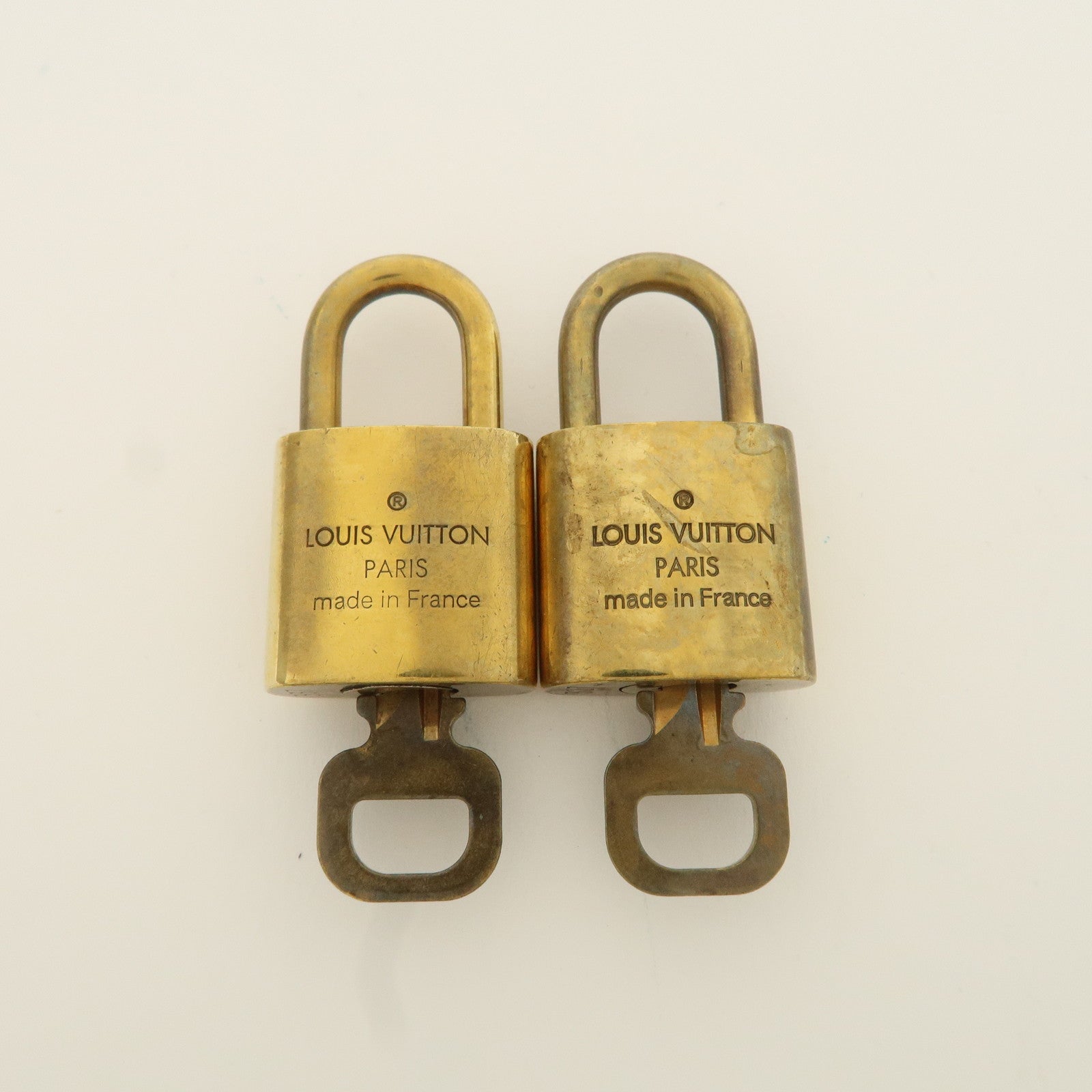 Louis Vuitton Set of 10 Lock & Key Cadena Key Lock Metal Gold Used