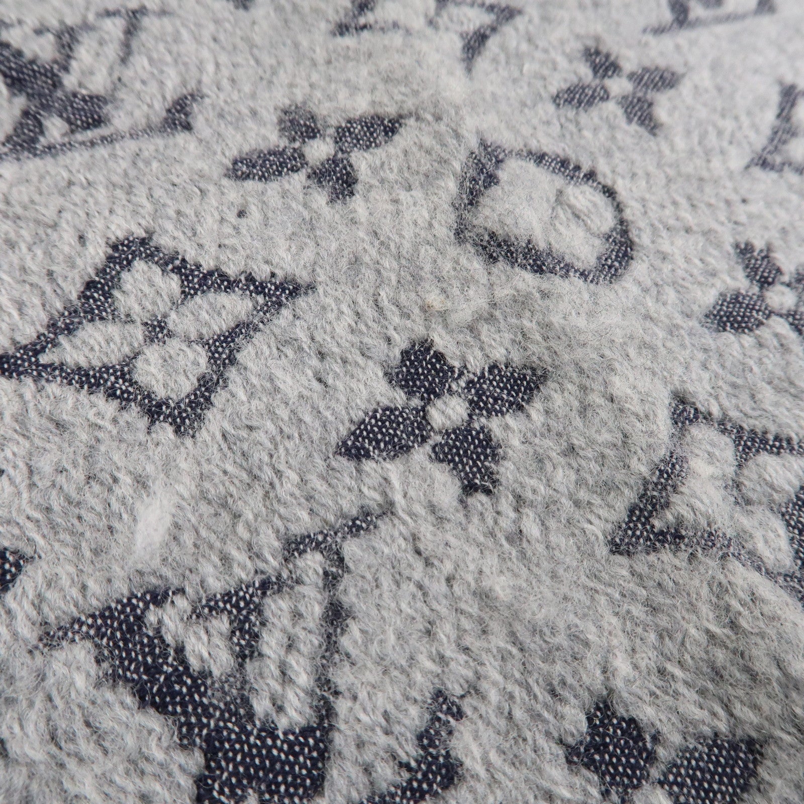 LV Escharpe Monogram Classic Used