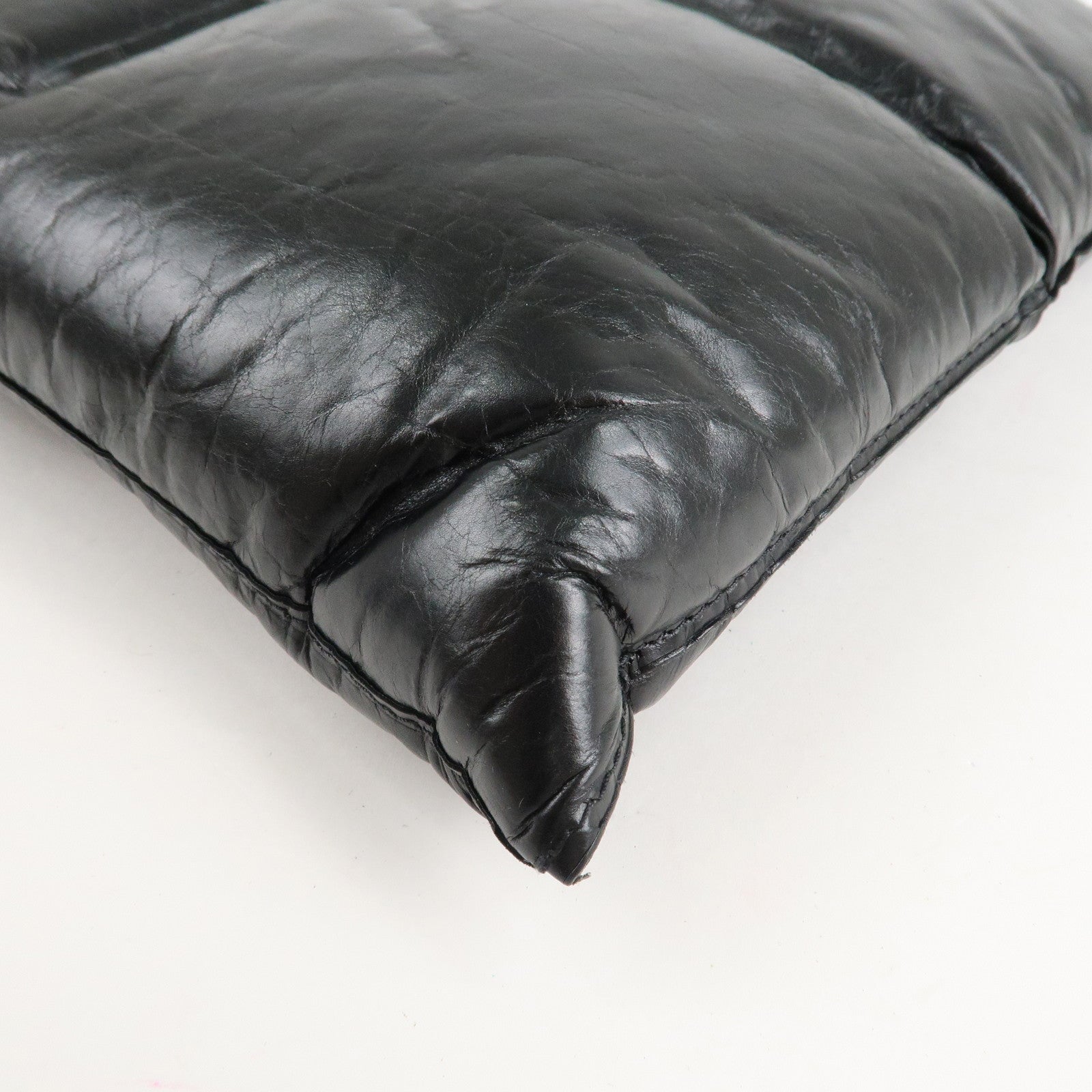 BOTTEGA VENETA Maxi Intrecciato Leather Clutch Bag Black Used