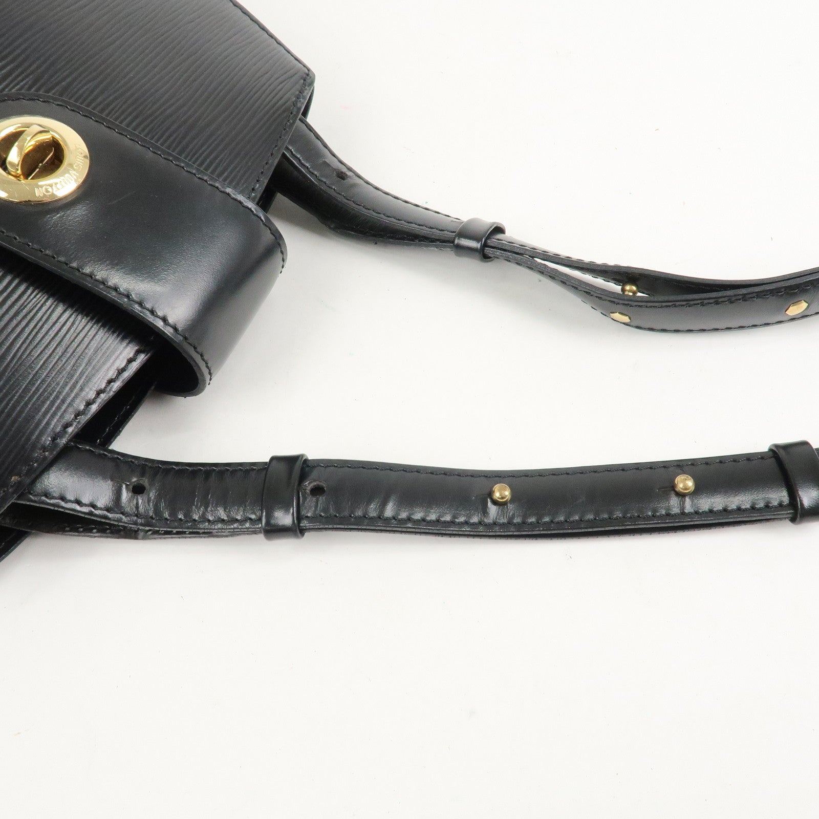 Louis Vuitton Epi Cluny Shoulder Bag Black Noir M52252 Used