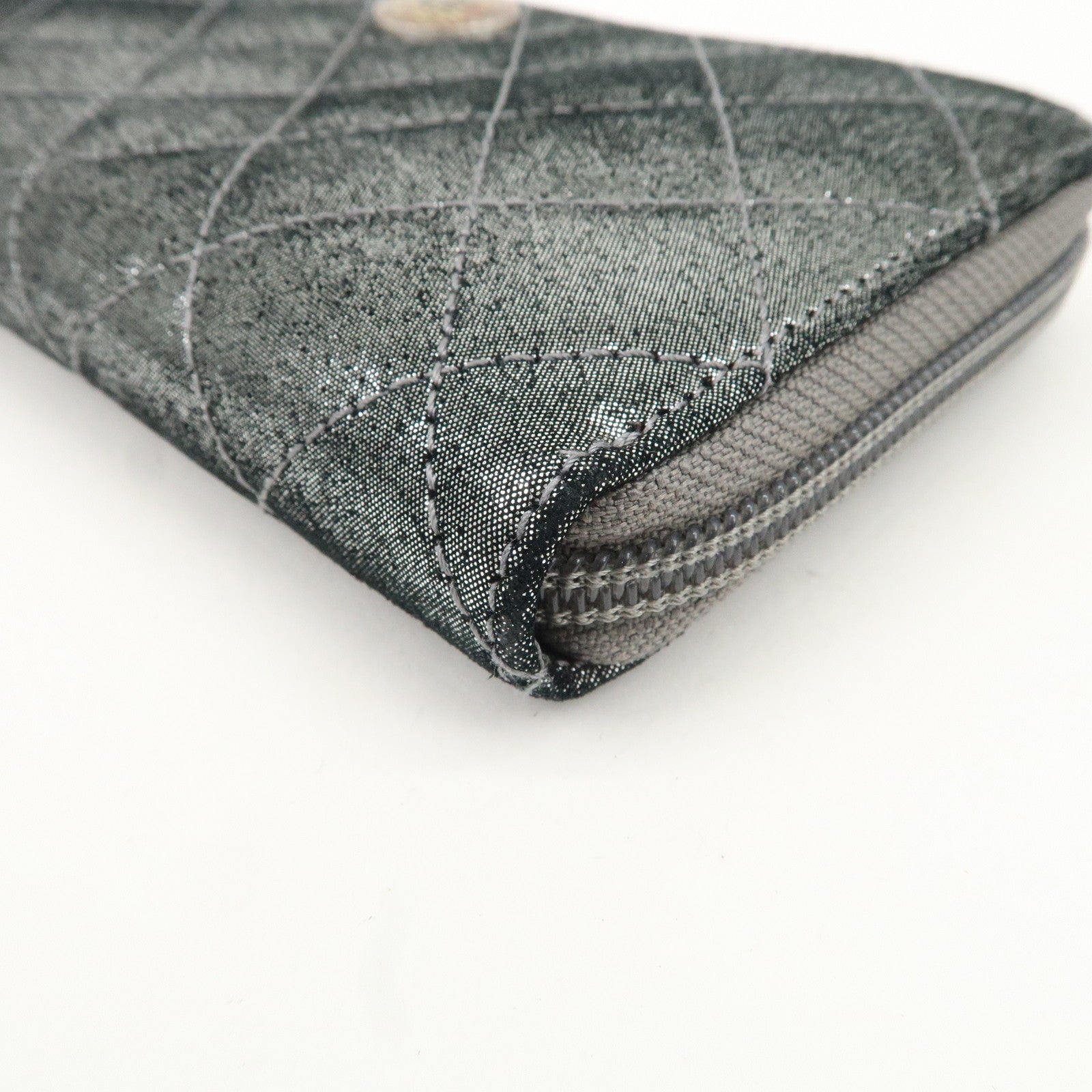 CHANEL Matelasse Glitter Lambskin Round Zipper Long Wallet Used