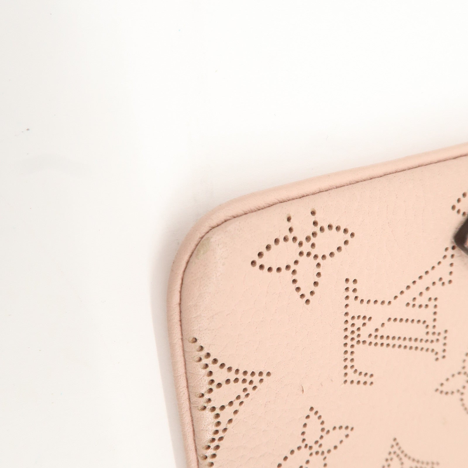 Louis Vuitton Monogram Mahina Pochette Cles Magnolia Pink M69508 Used