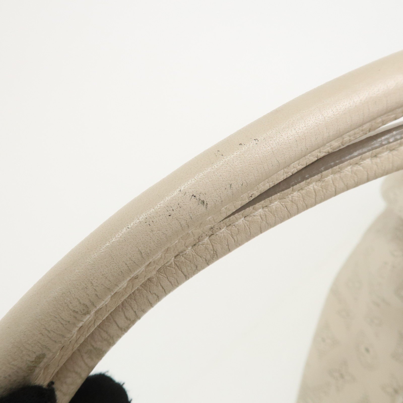 Louis Vuitton Monogram Mahina XL Shoulder Bag Blanc M93059 Used