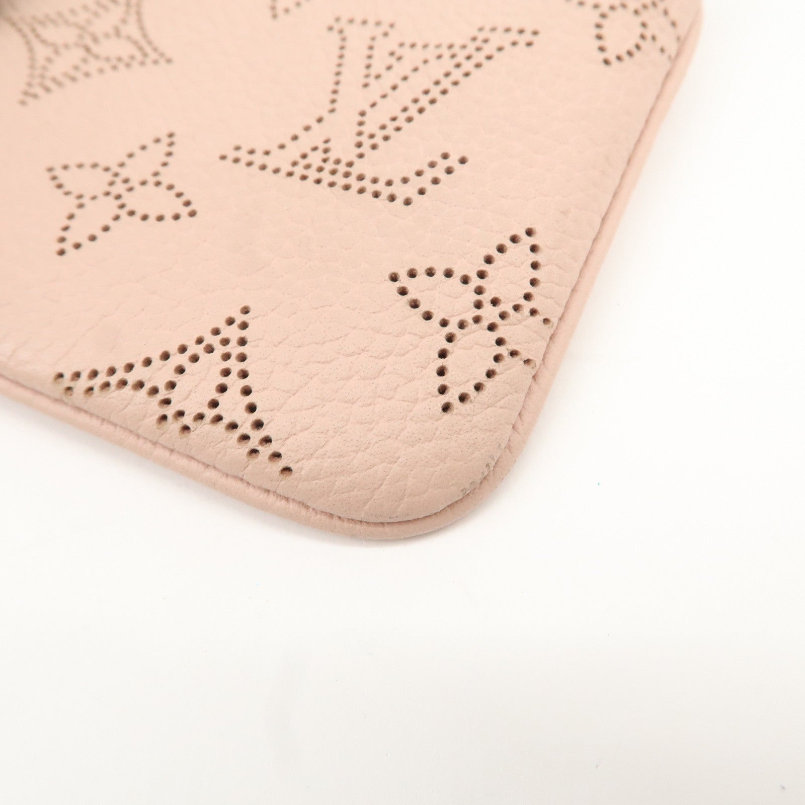 Louis Vuitton Monogram Mahina Pochette Cles Magnolia Pink M69508 Used