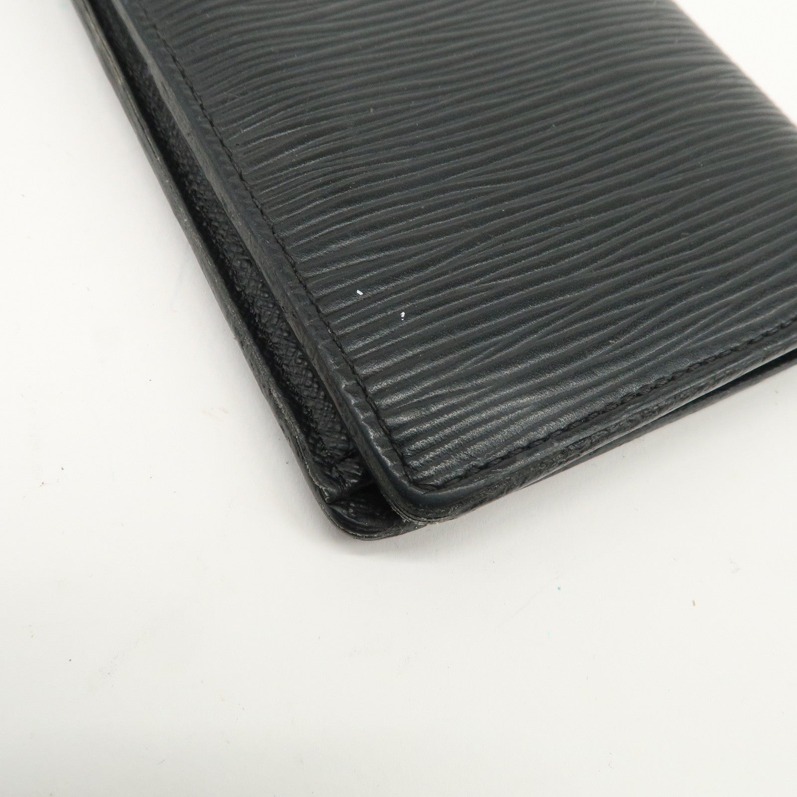 Louis Vuitton Epi Portefeuille Brazza Wallet Noir *T.S engraved Used