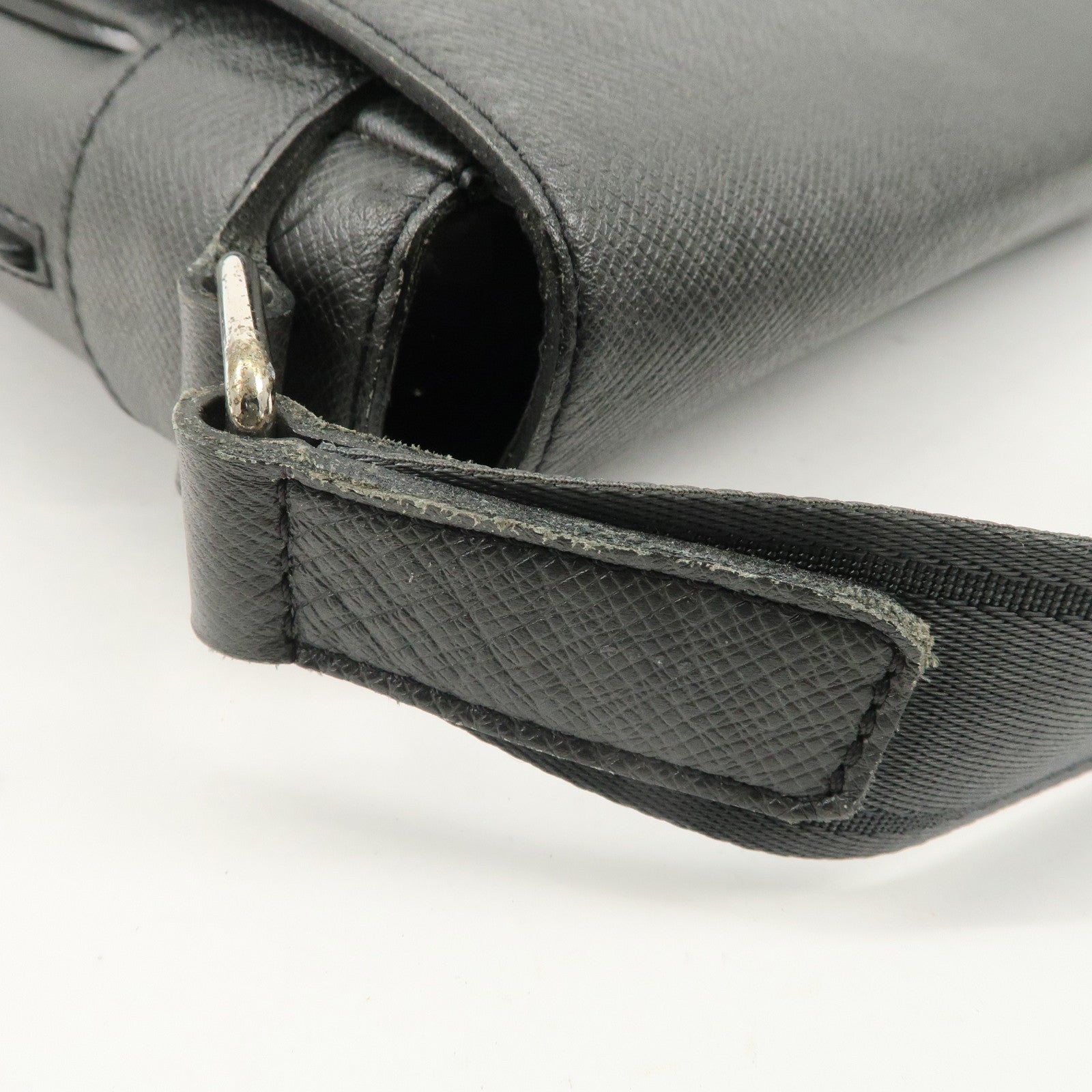 Louis Vuitton Taiga Milo Shoulder Bag Crossbody Bag Glacier M32631 Used