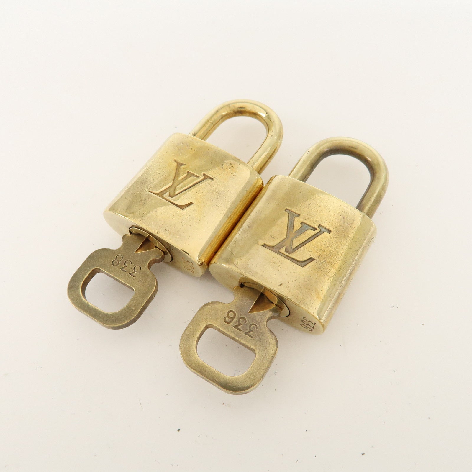 Louis Vuitton Set of 10 Lock & Key Cadena Key Lock Metal Gold Used