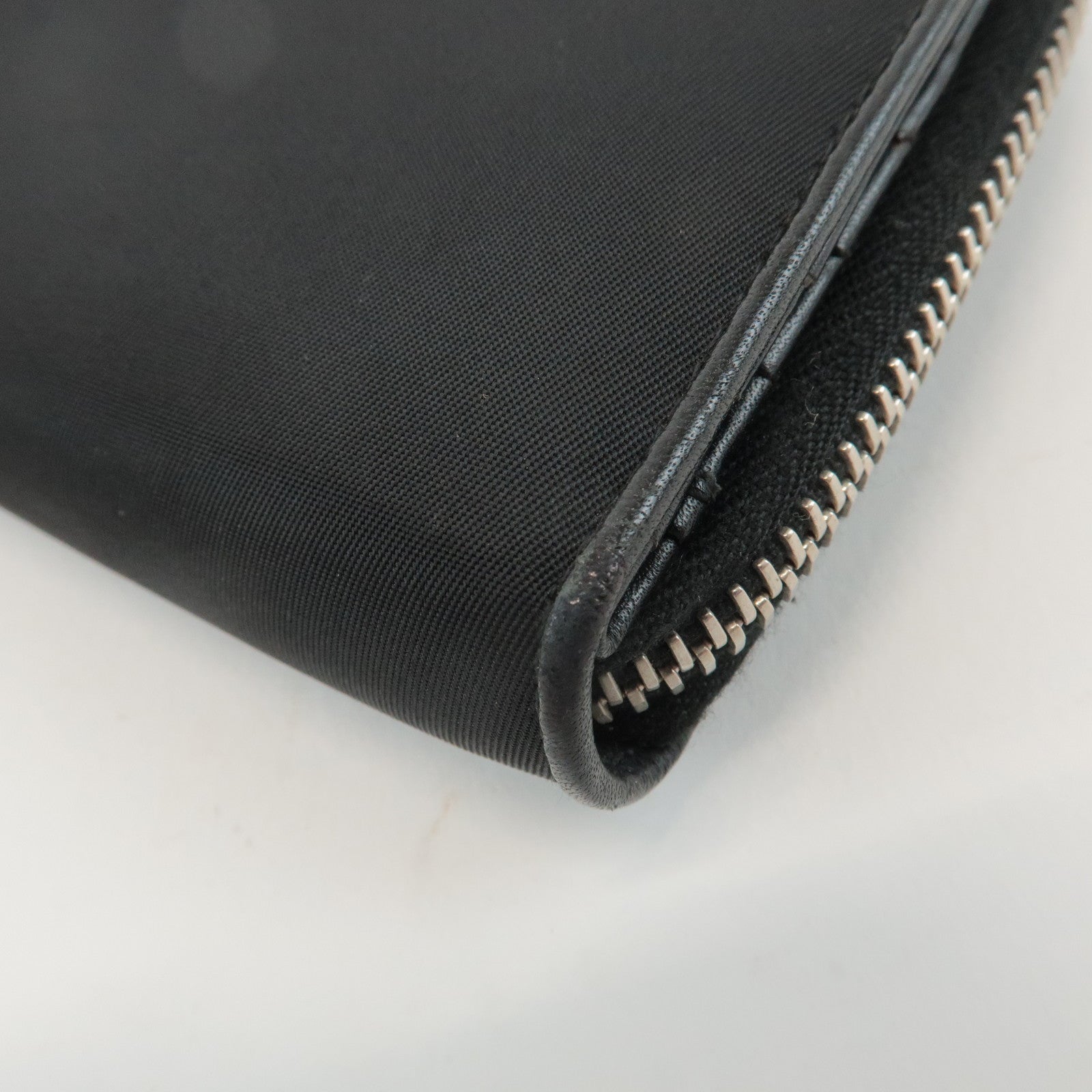 PRADA Logo Leather Round Zip Wallet Bijou Black Used