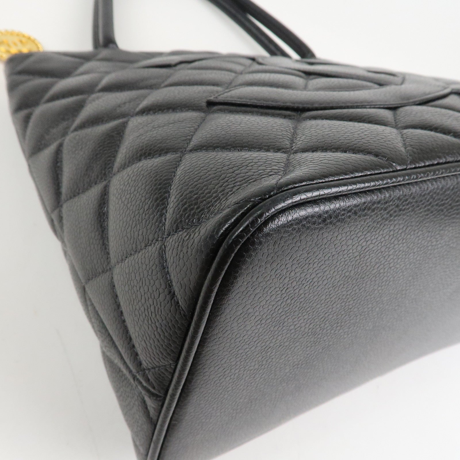 CHANEL Matelasse Caviar Skin Medalion Tote Bag Hand Bag A01804 Used