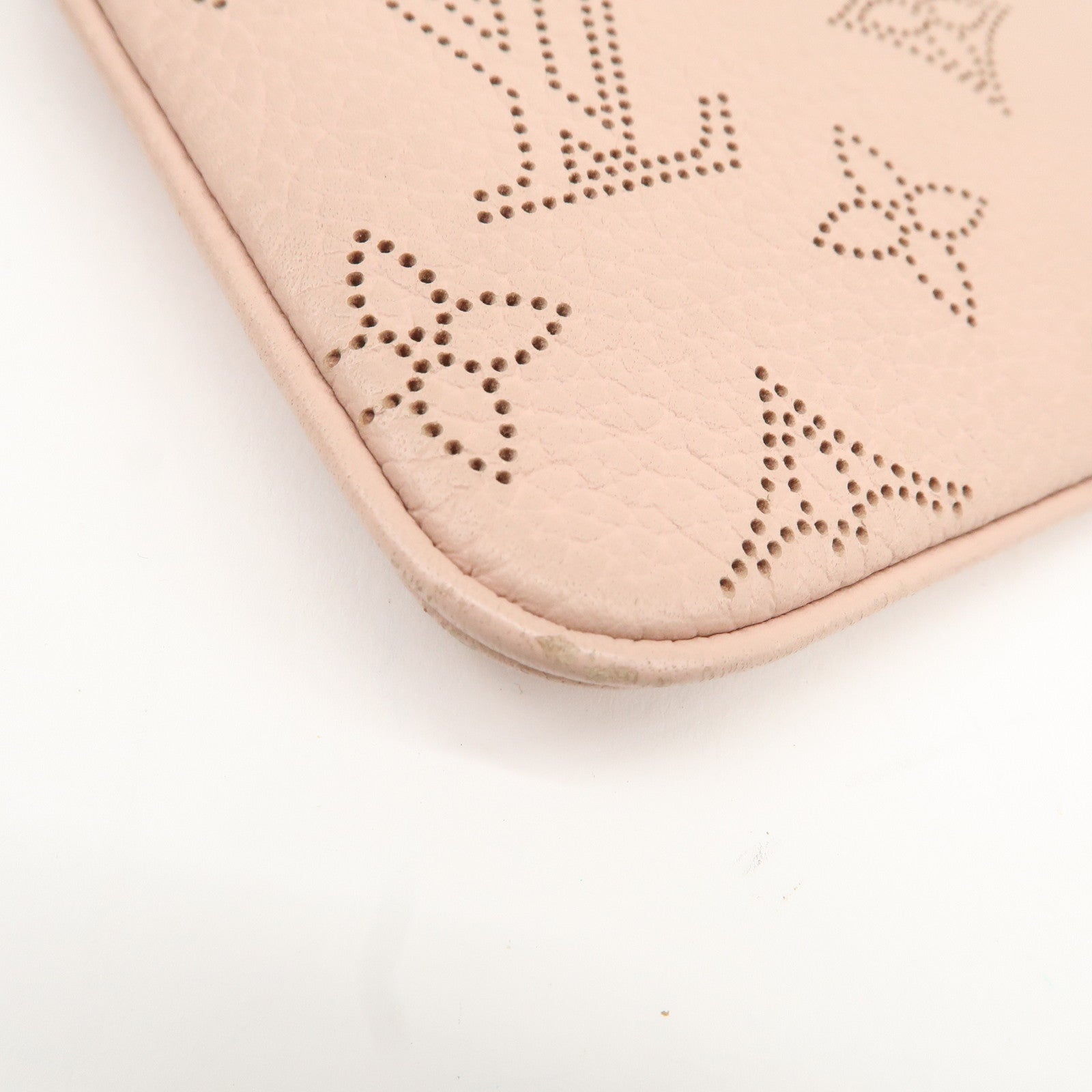 Louis Vuitton Monogram Mahina Pochette Cles Magnolia Pink M69508 Used