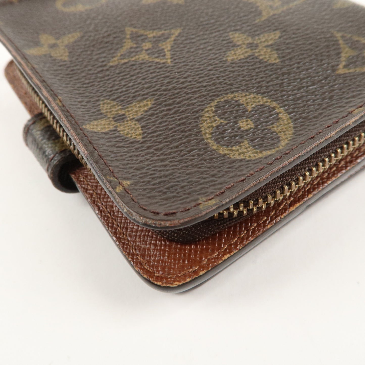Louis Vuitton Monogram Compact Zip Small Wallet M61667