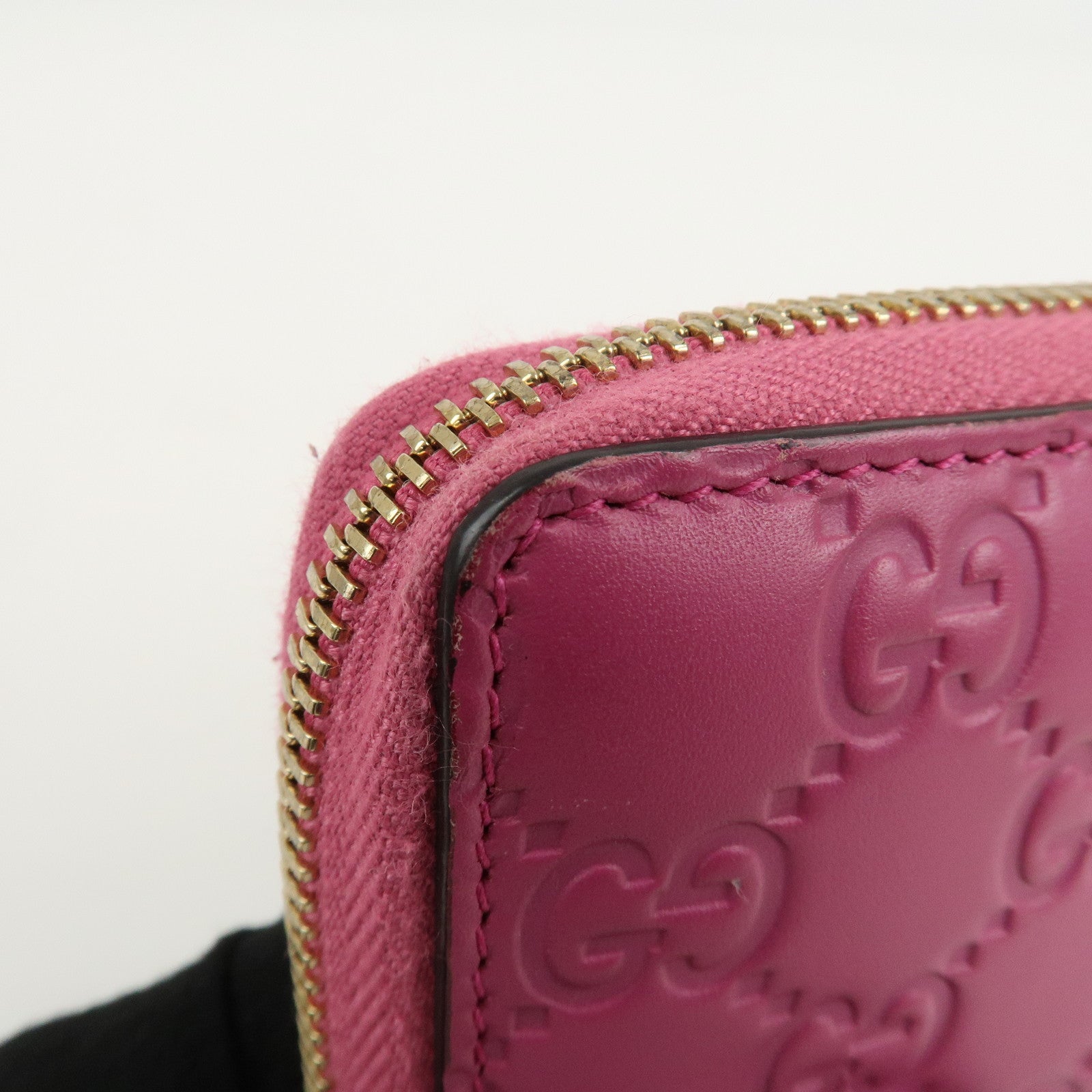 GUCCI Guccissima Interlocking G Round Zipper Wallet Ribbon 388680 Used