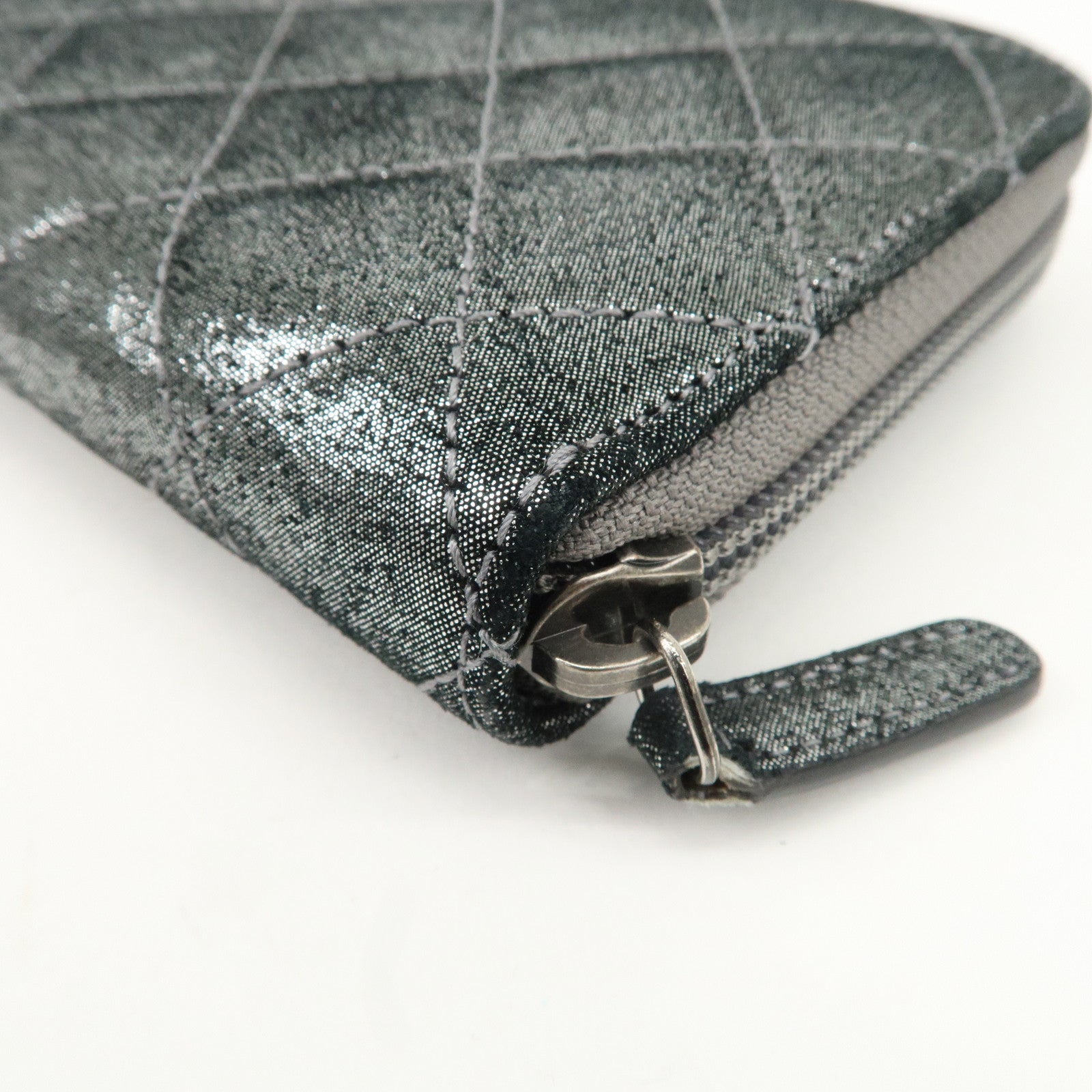 CHANEL Matelasse Glitter Lambskin Round Zipper Long Wallet Used