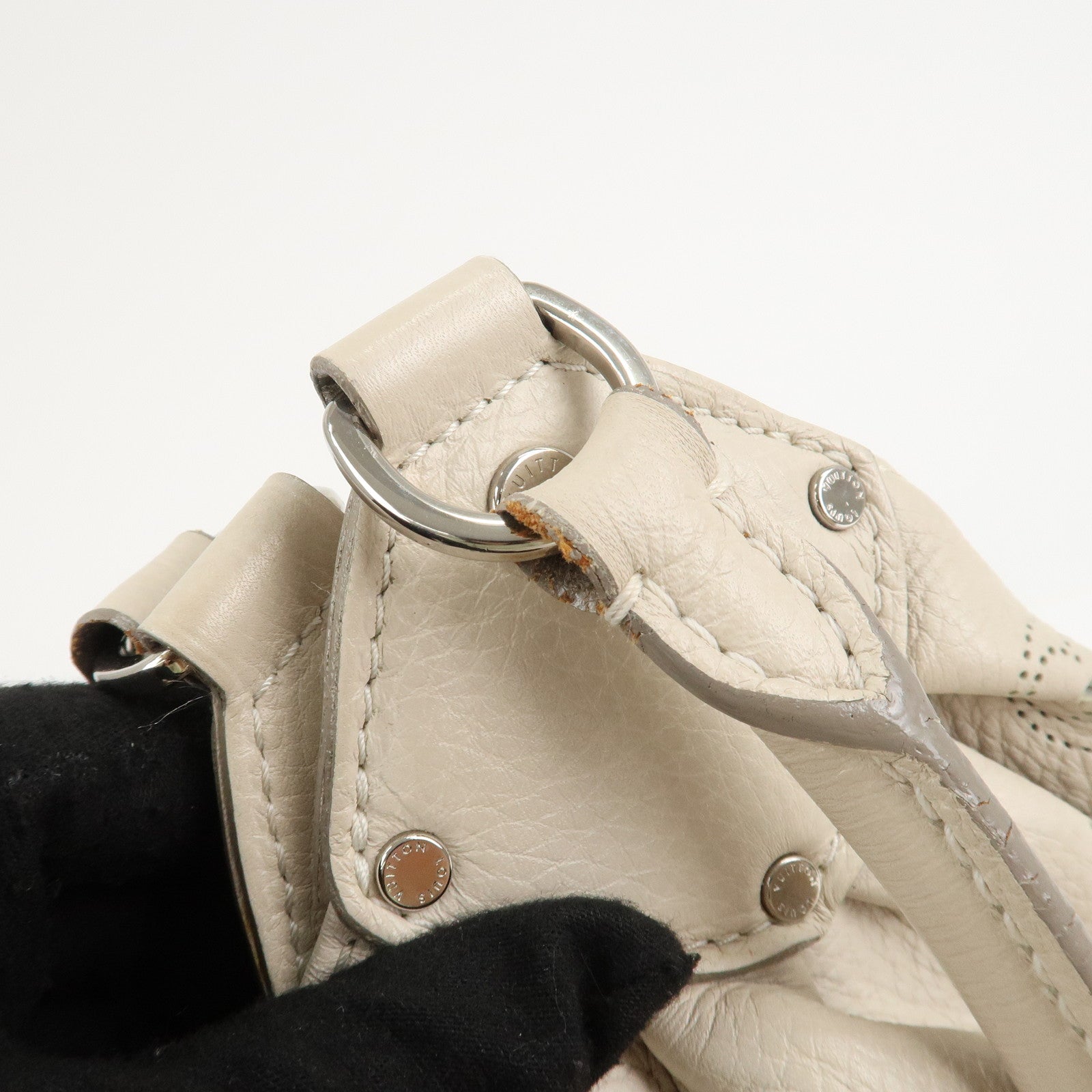 Louis Vuitton Monogram Mahina XL Shoulder Bag Blanc M93059 Used