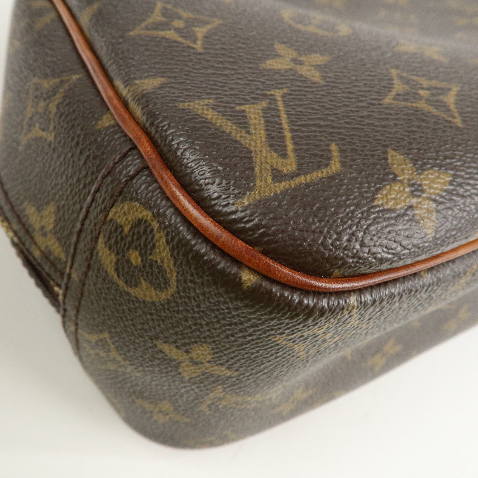 Louis Vuitton Monogram Trueville Hand Bag Brown M42228 Used