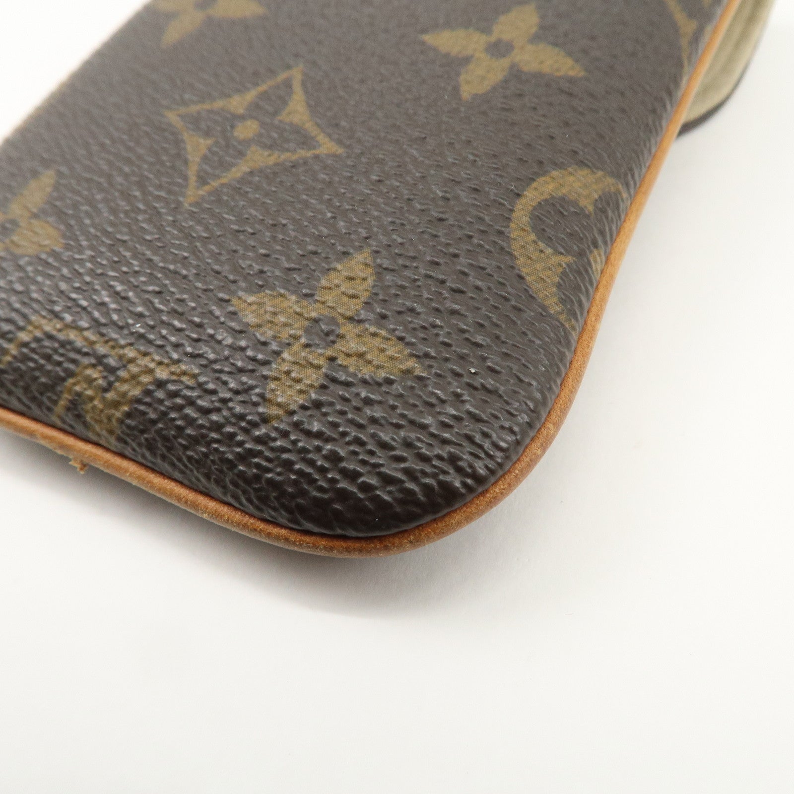 Louis Vuitton Monogram Etui Telefonne MM Brown M66546 Used