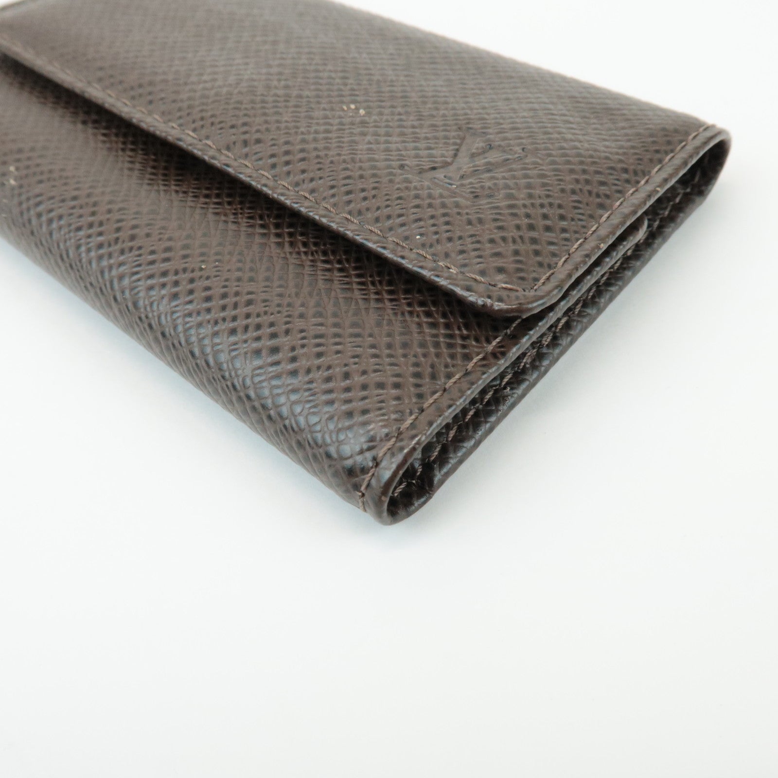 Louis Vuitton Taiga Leather Multicles 6 Key Case Gris M30538