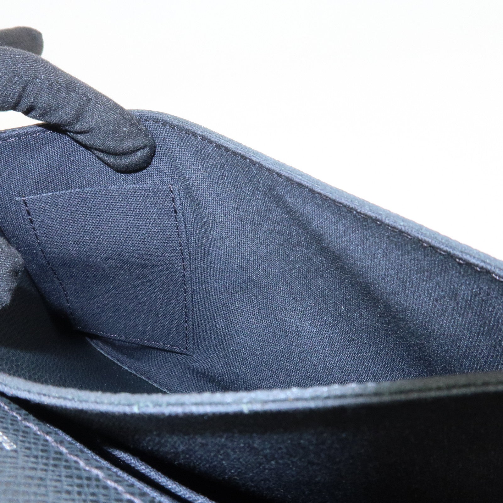 Louis Vuitton Taiga Veraiya Clutch Bag Ardoise M32592
