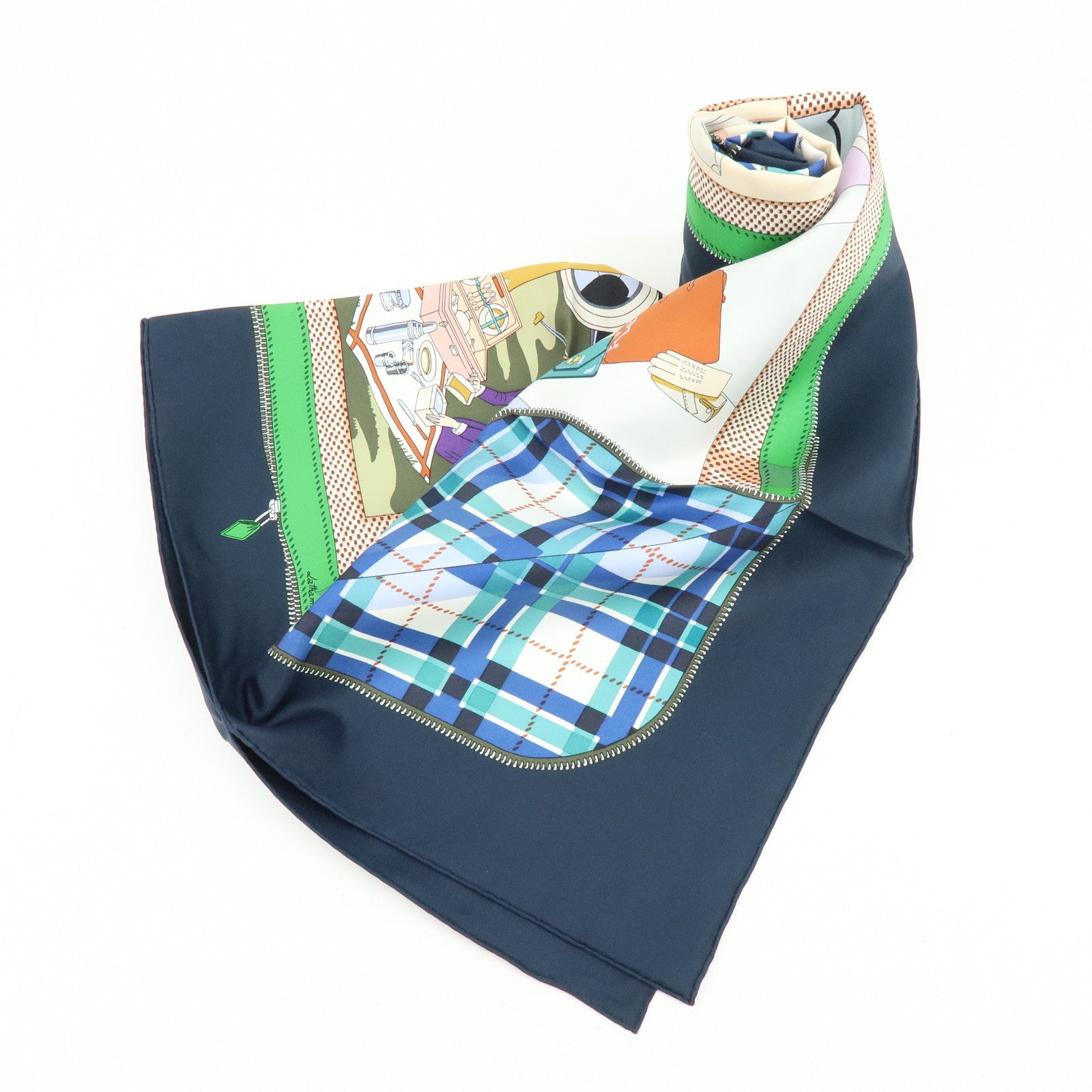 HERMES Carre 90 Silk Scarf L'Elegance et le Confort en Automobile