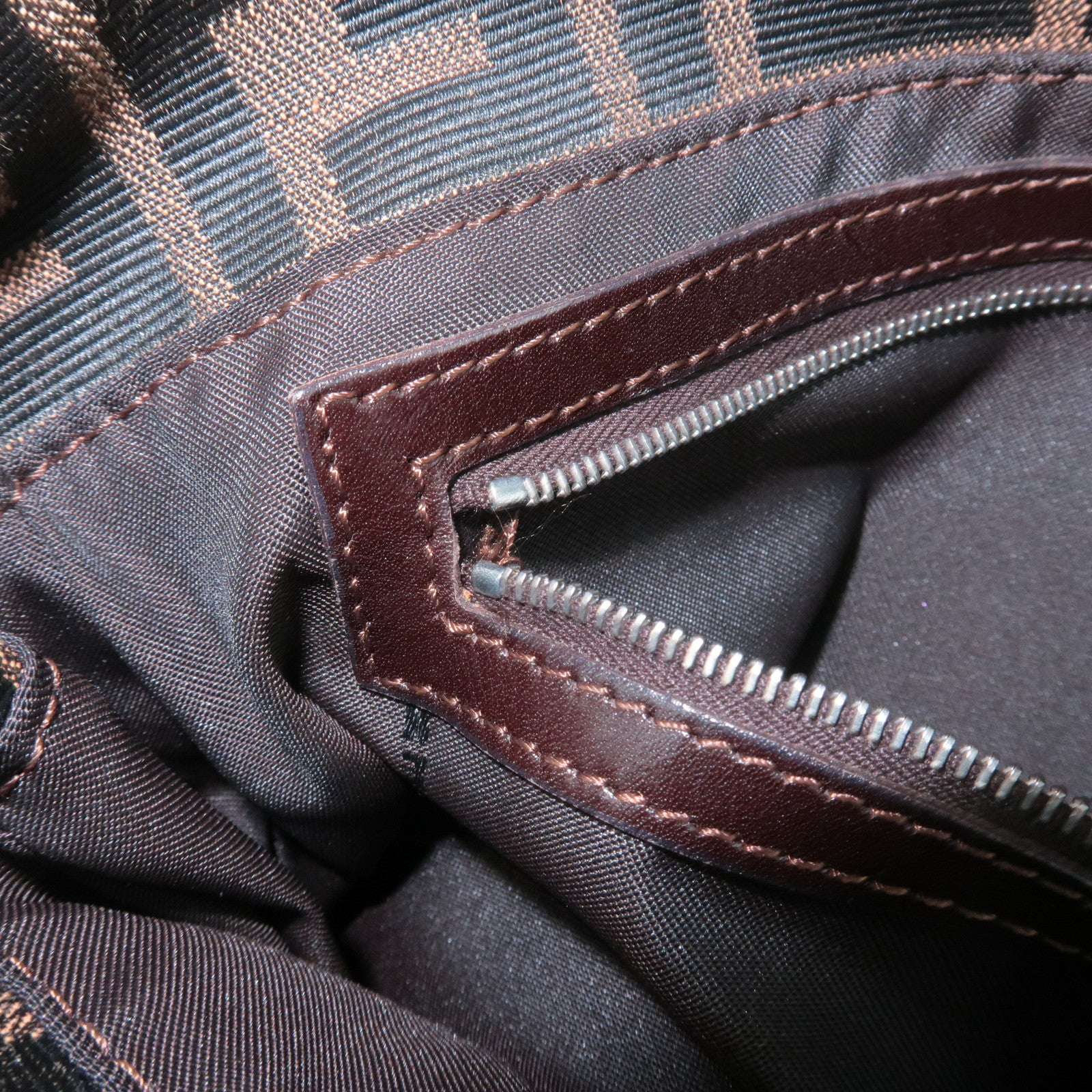 FENDI Mamma Baguette Canvas Leather Shoulder Bag Silver HDW 26325 Used