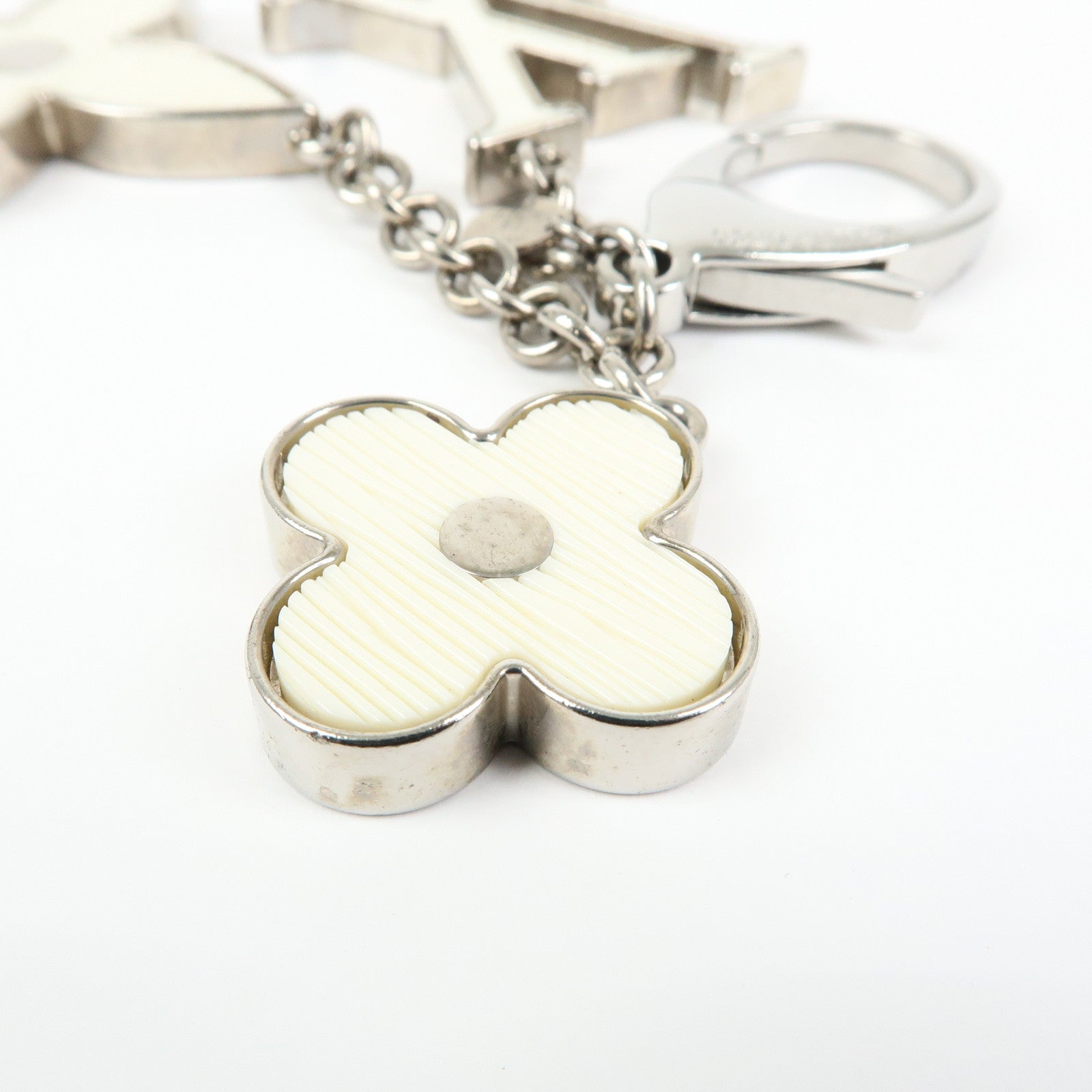 Louis Vuitton Bijoux Sac Fleur de Epi Bag Charm Silver White M65085