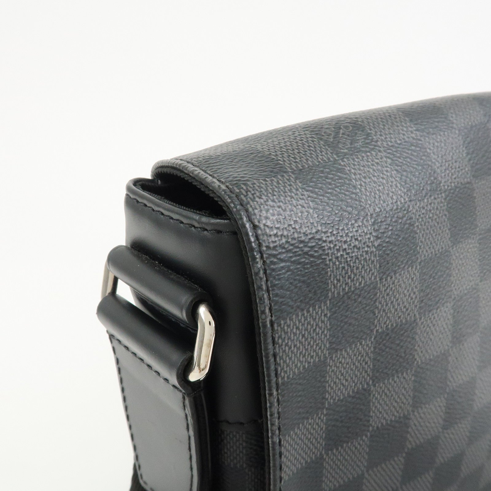 Louis Vuitton Damier Graphite District PM NM Crossbody Bag N41028