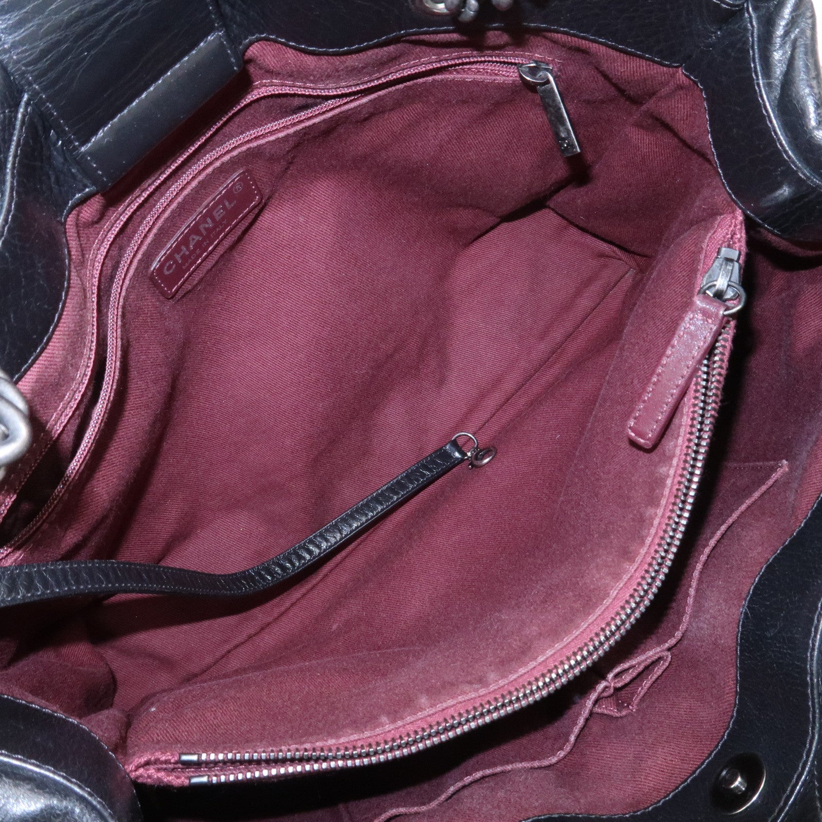 CHANEL Matelasse Calf Leather Chain Tote Bag Black