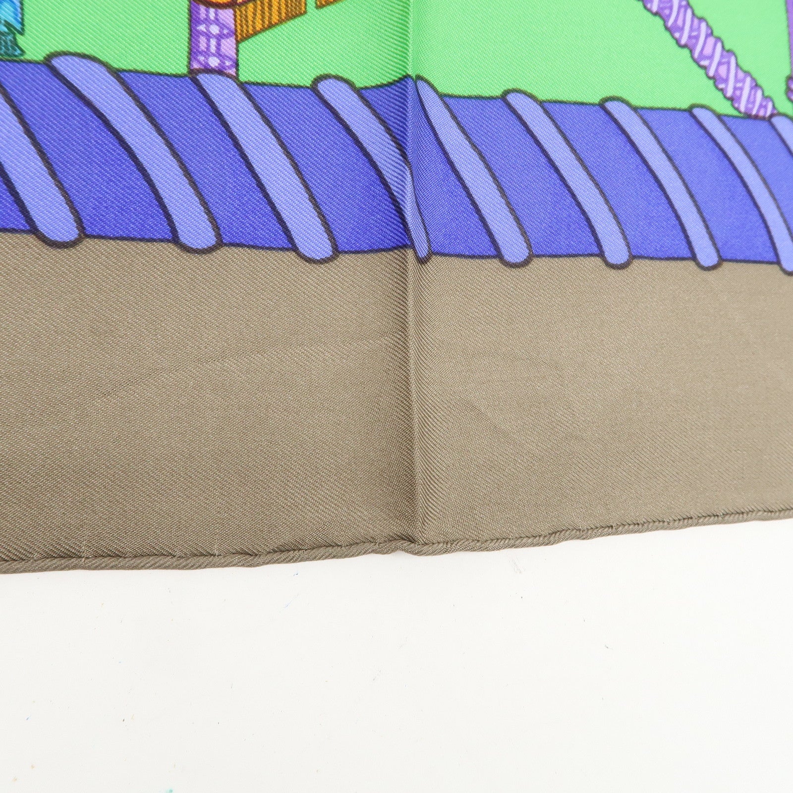 HERMES Carre 90 Silk 100% Etendards et Bonnieres Scarf Multi Color