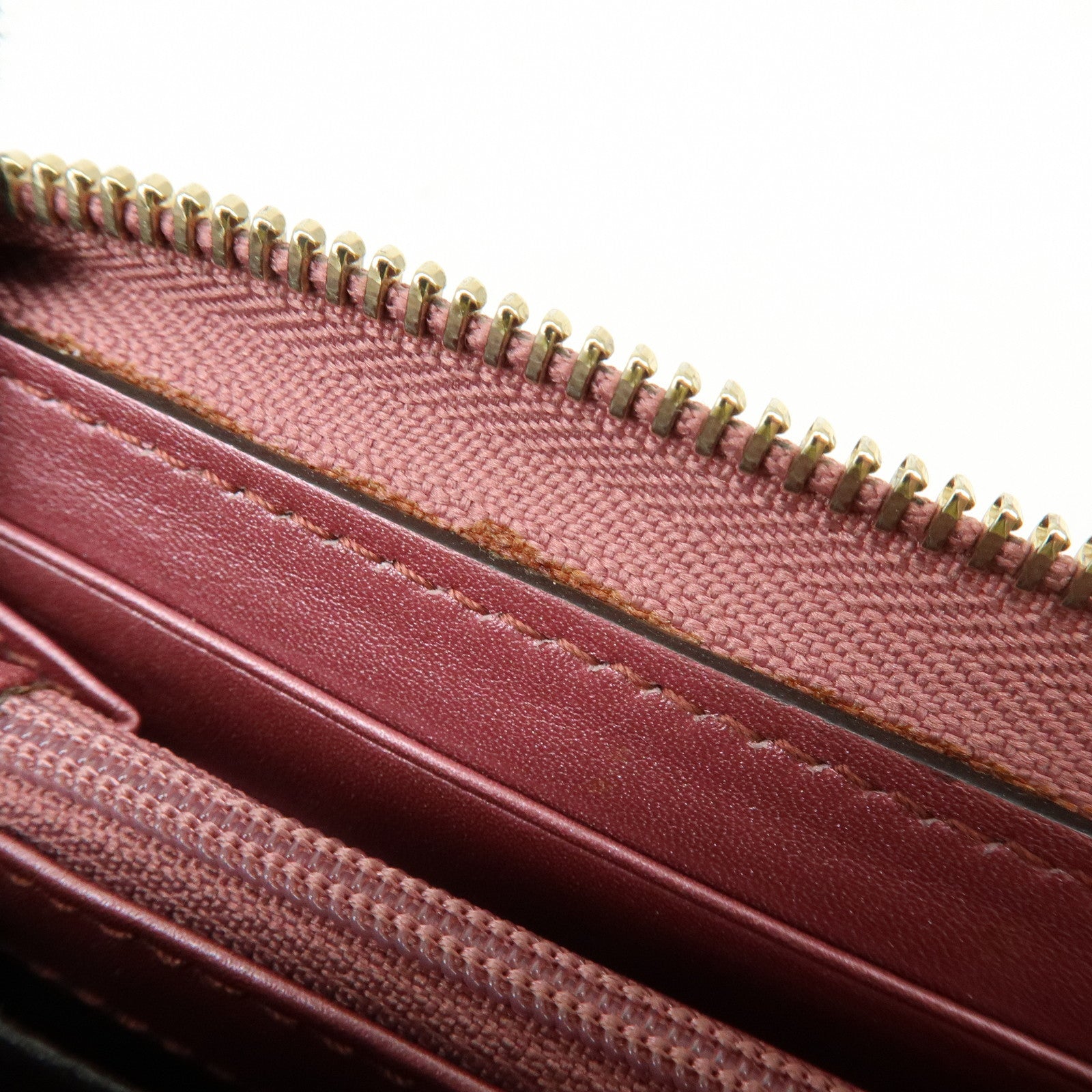 GUCCI Interlocking G Lovely Heart Microguccissima Wallet 307997