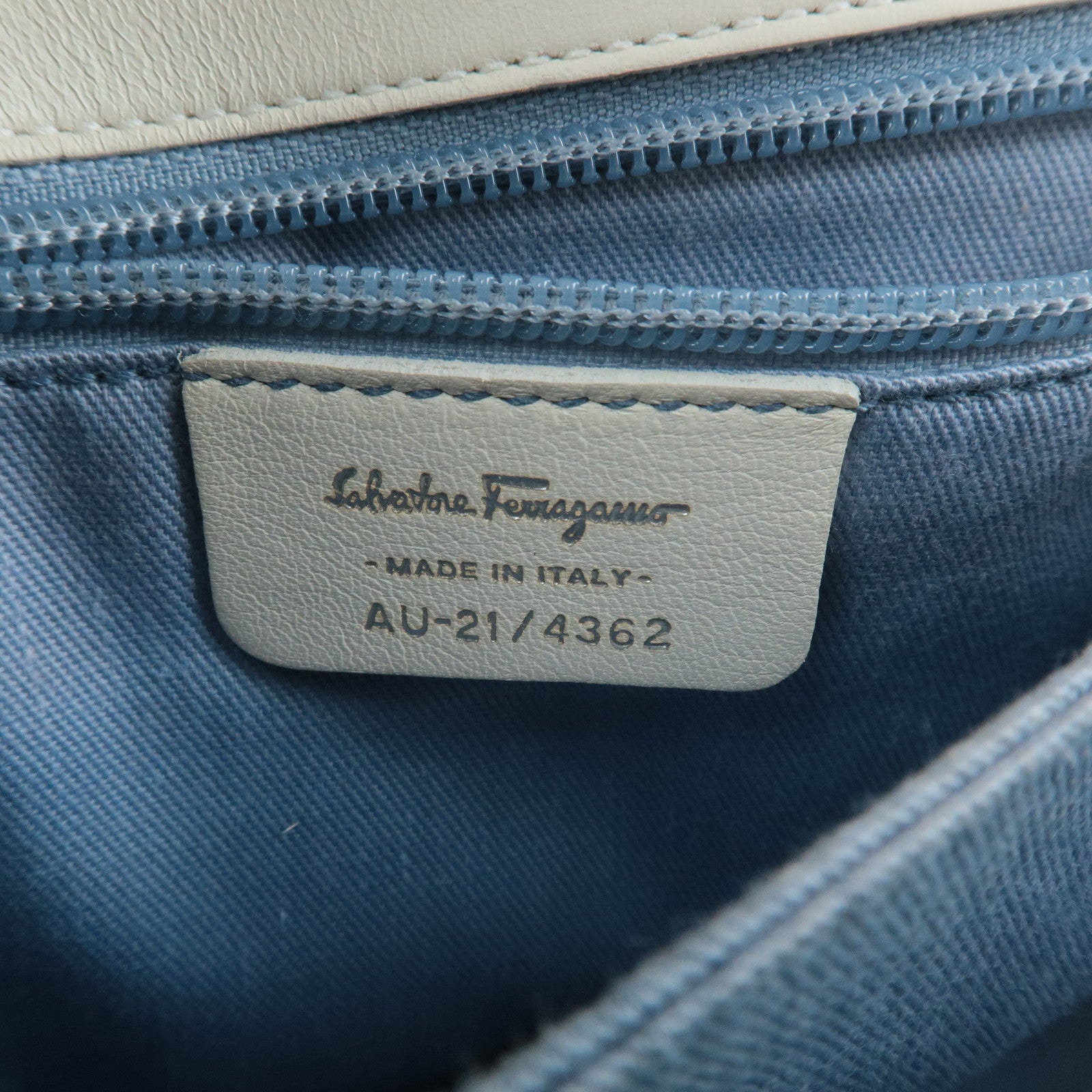 Ferragamo Gancini Leather Shoulder Bag White Silver HDW Used