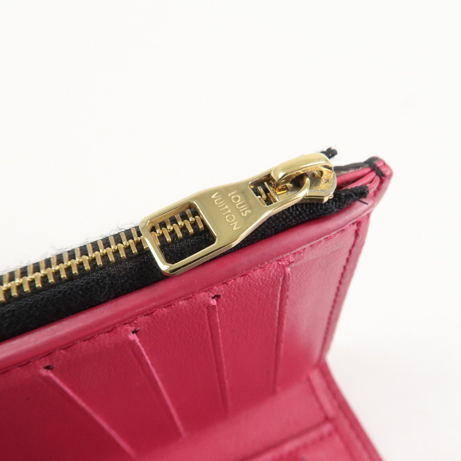 Louis Vuitton Portefeuille Capucines Compact Wallet Black M62157 Used