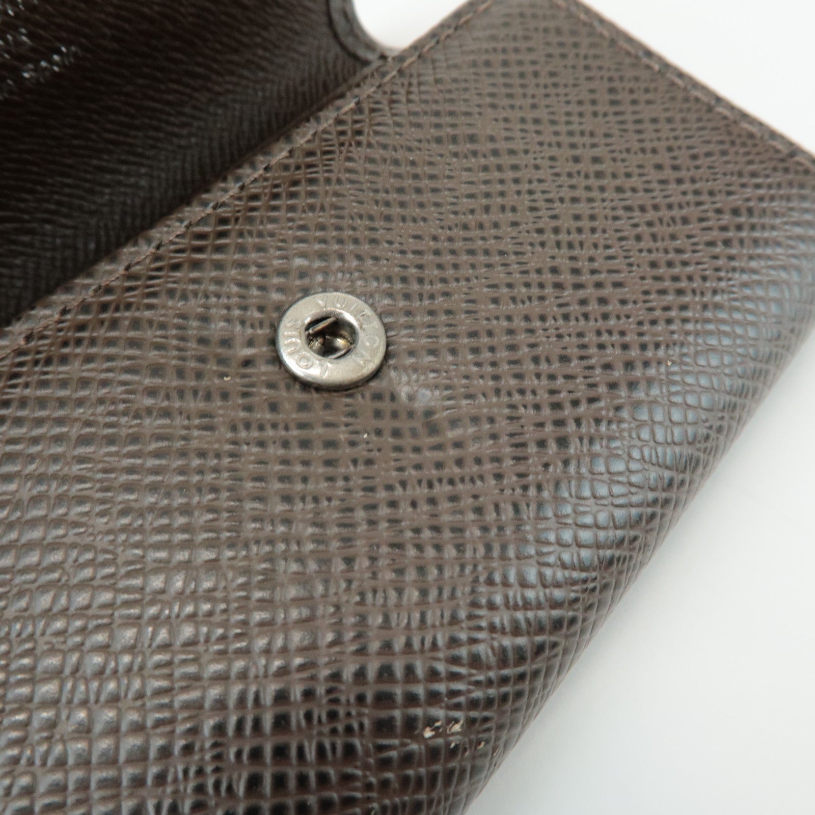 Louis Vuitton Taiga Leather Multicles 6 Key Case Gris M30538