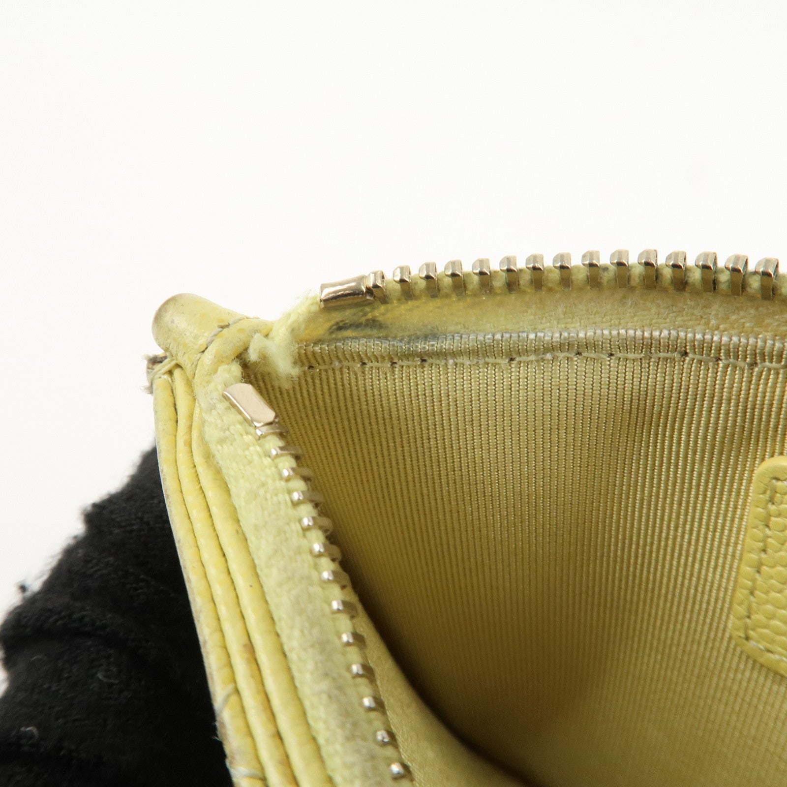 CHANEL Matelasse Caviar Skin Coco Mark Zippy Coin Case Yellow Gold HDW Used