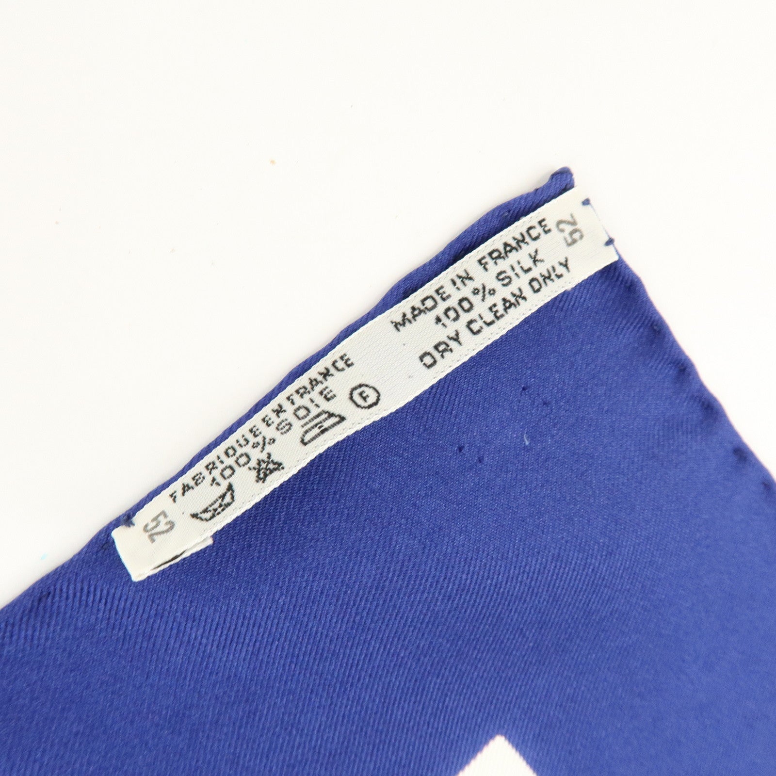 HERMES Carre 90 100% Silk Scarf PLUMES Feather Print Blue White