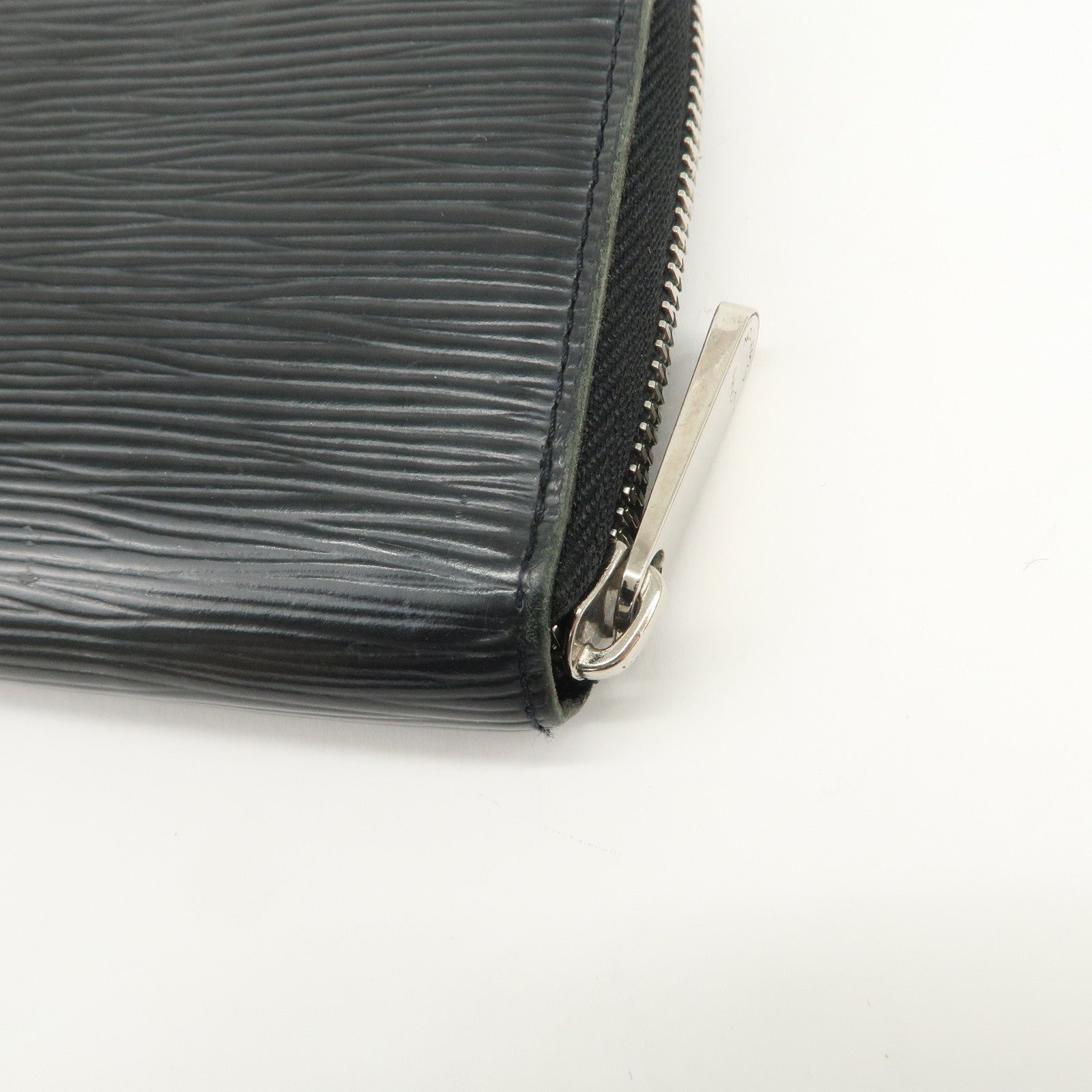 Louis Vuitton Epi leather Round Zippy Long Wallet Noir M60072
