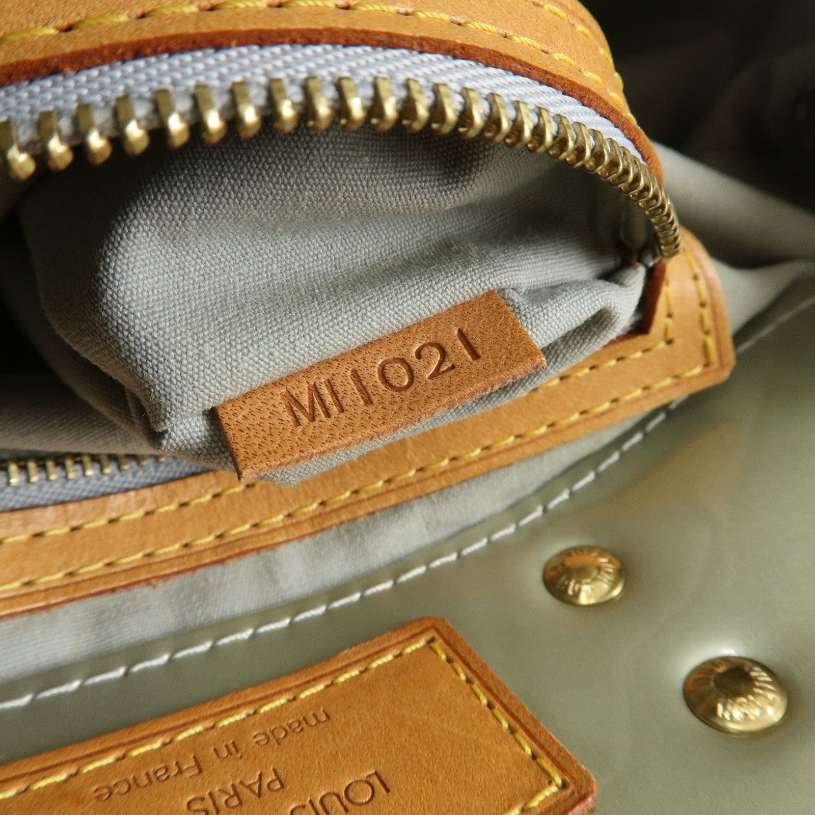 Louis Vuitton Monogram Vernis Reade PM Hand Bag Gris Gray M91145