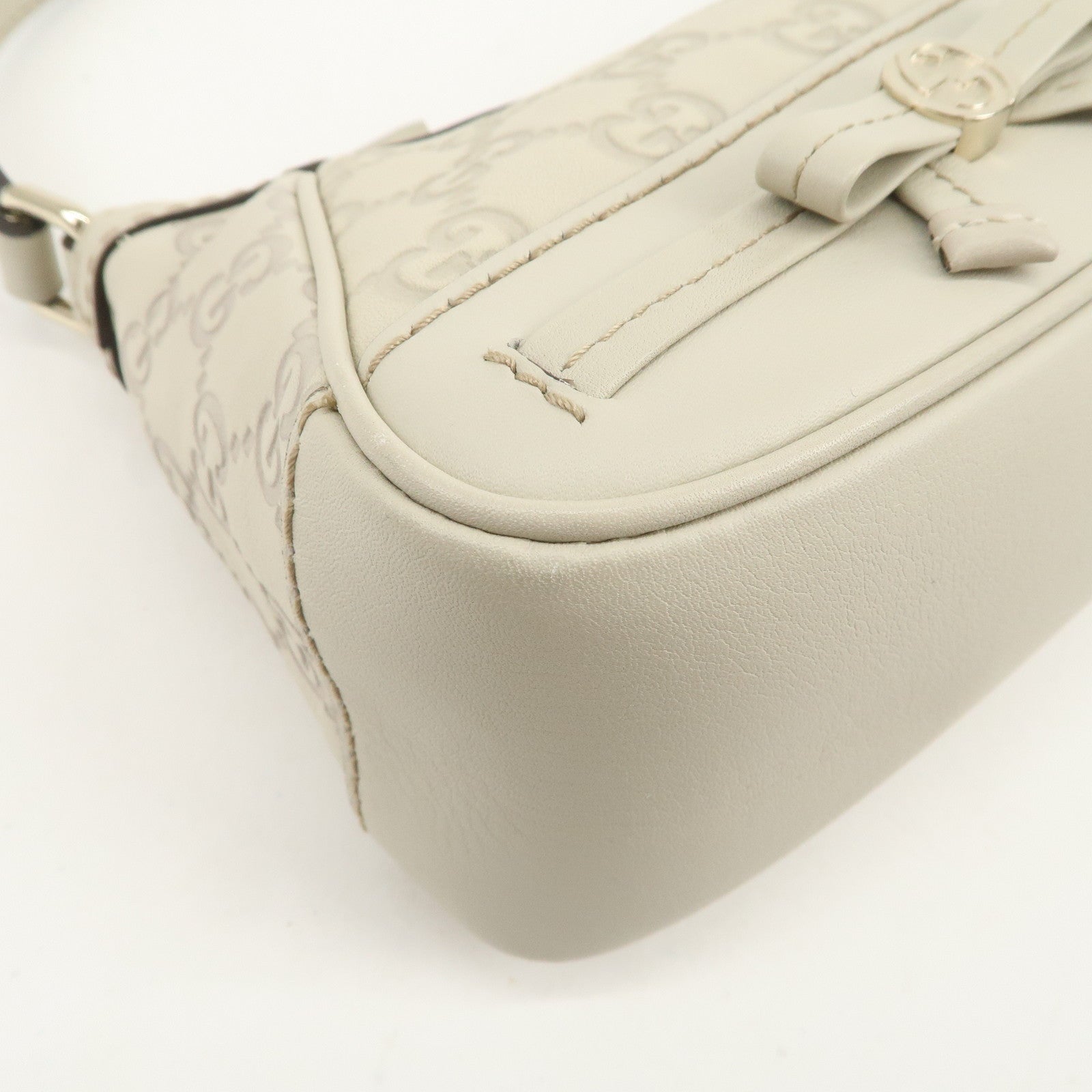 GUCCI Guccissima Mayfair Interlocking G Leather Shoulder Bag Ivory