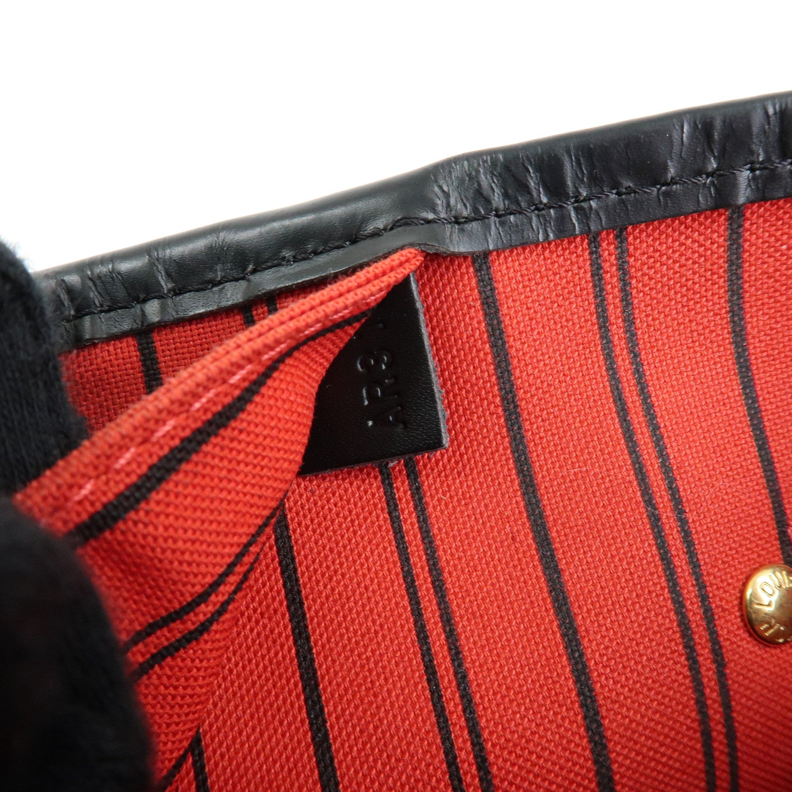 Louis Vuitton Monogram LV World Tour Neverfull MM Tote Bag M42844