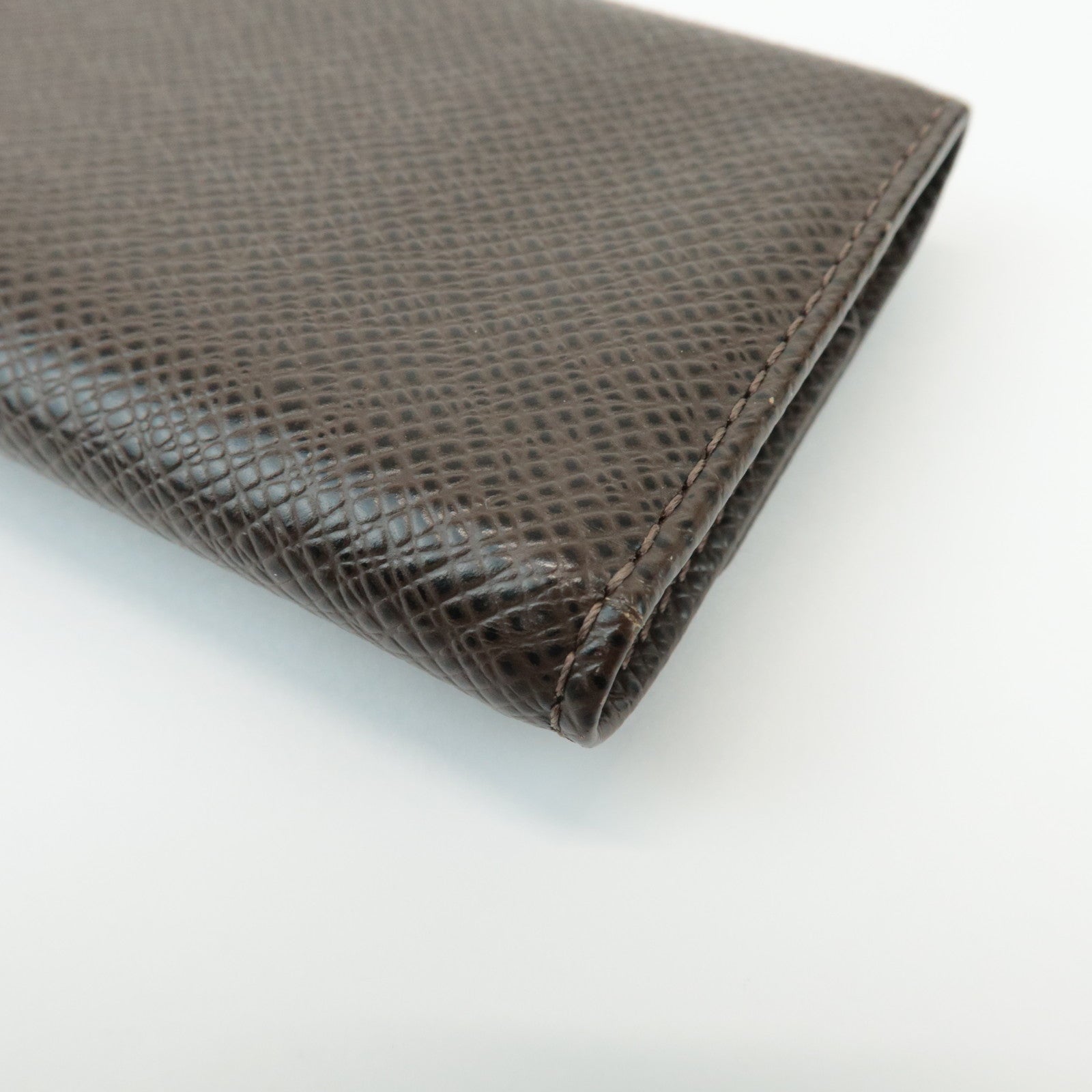 Louis Vuitton Taiga Leather Multicles 6 Key Case Gris M30538