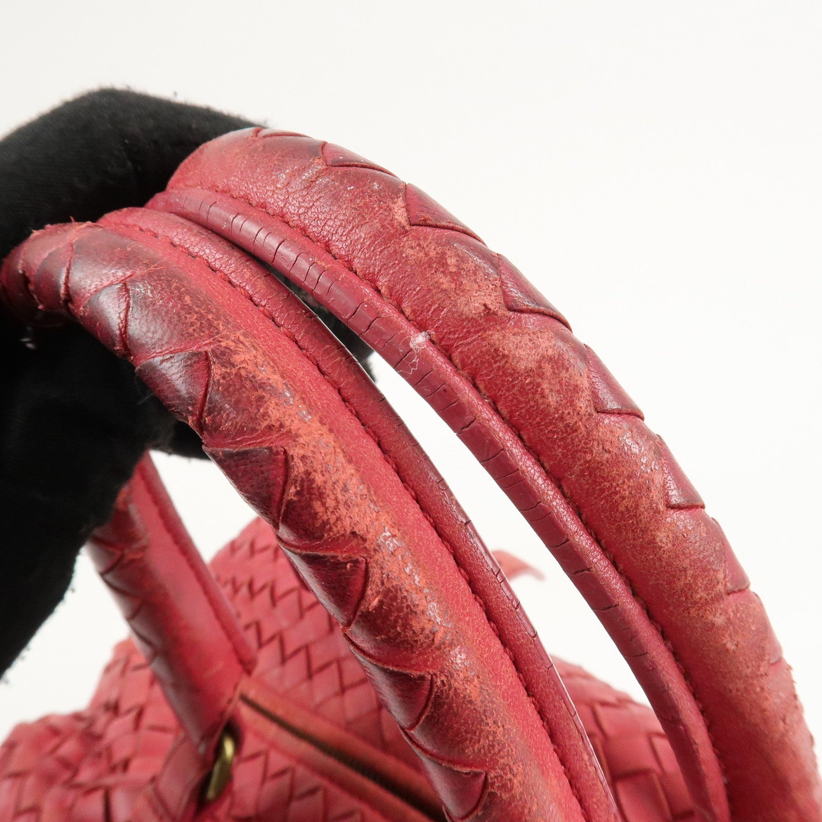 BOTTEGA VENETA Intrecciato Leather Montaigne Boston Bag Red Used